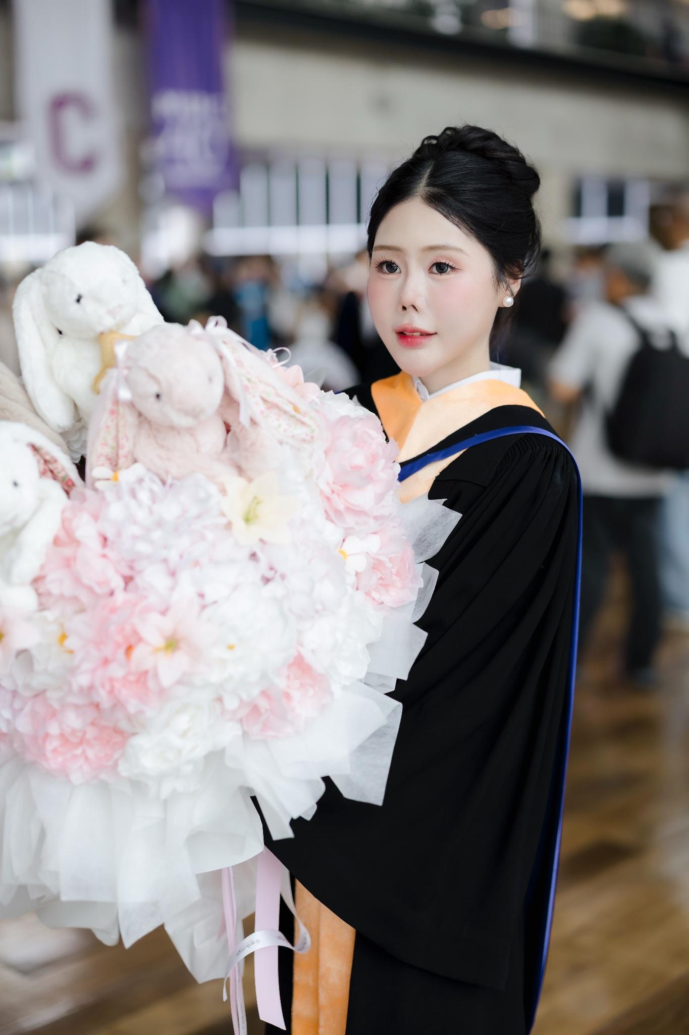 ผลงานรับปริญญา มหาวิทยาลัยมหิดล โดย ข้าวถ่ายรูปเป็น ภาพที่ 4