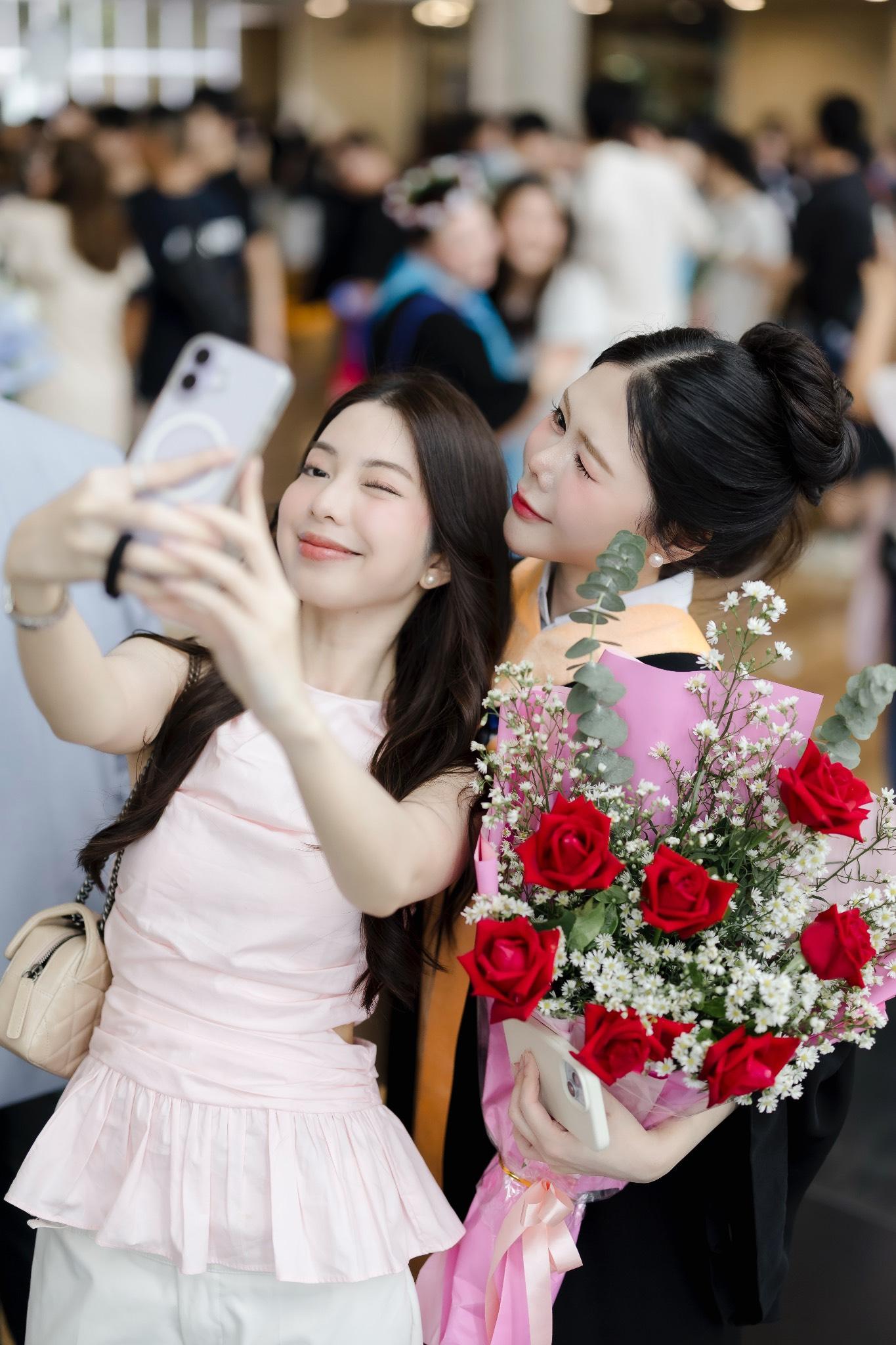 ผลงานรับปริญญา มหาวิทยาลัยมหิดล โดย ข้าวถ่ายรูปเป็น ภาพที่ 13