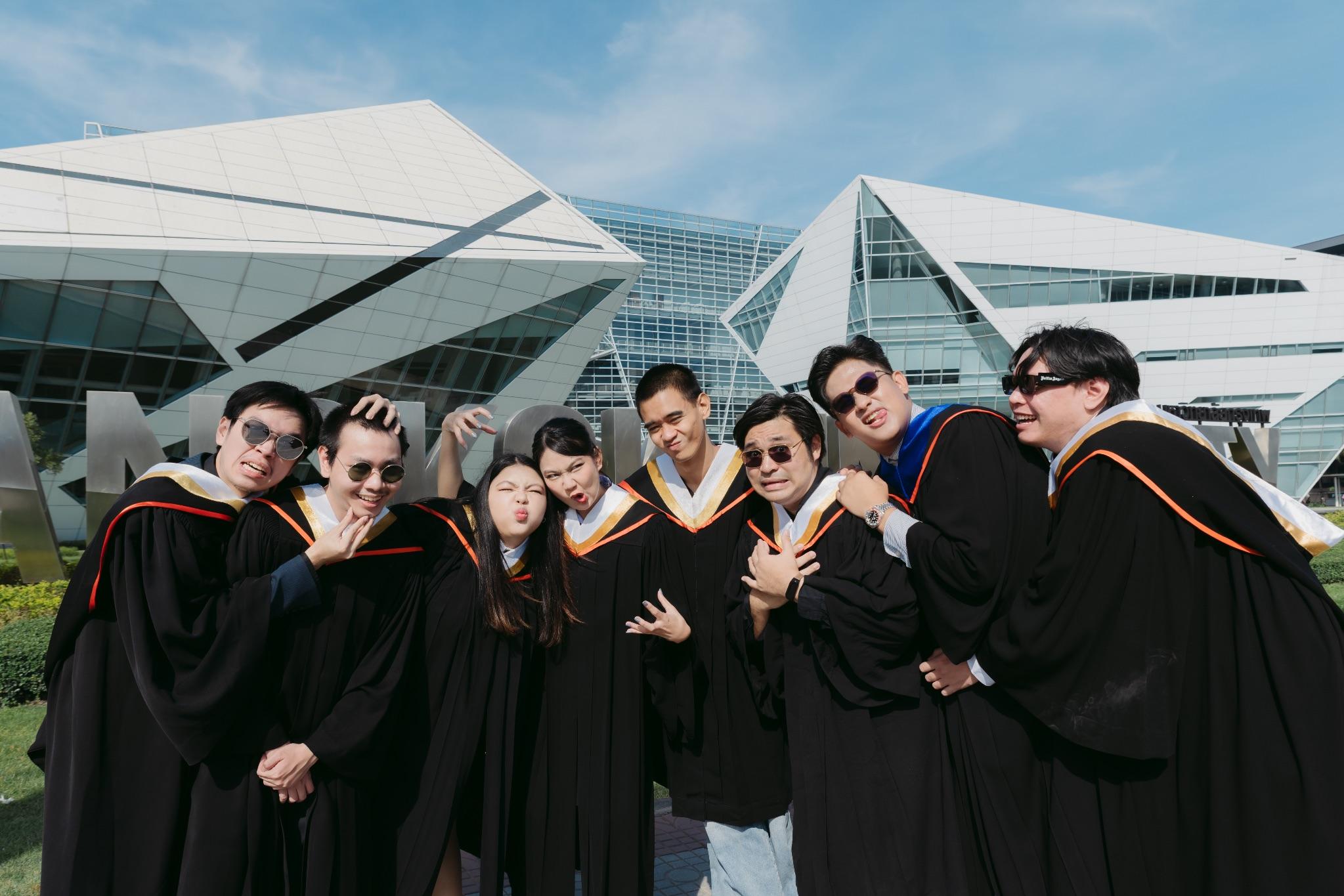 ผลงานรับปริญญา โดย AIY.YOURS ภาพที่ 4