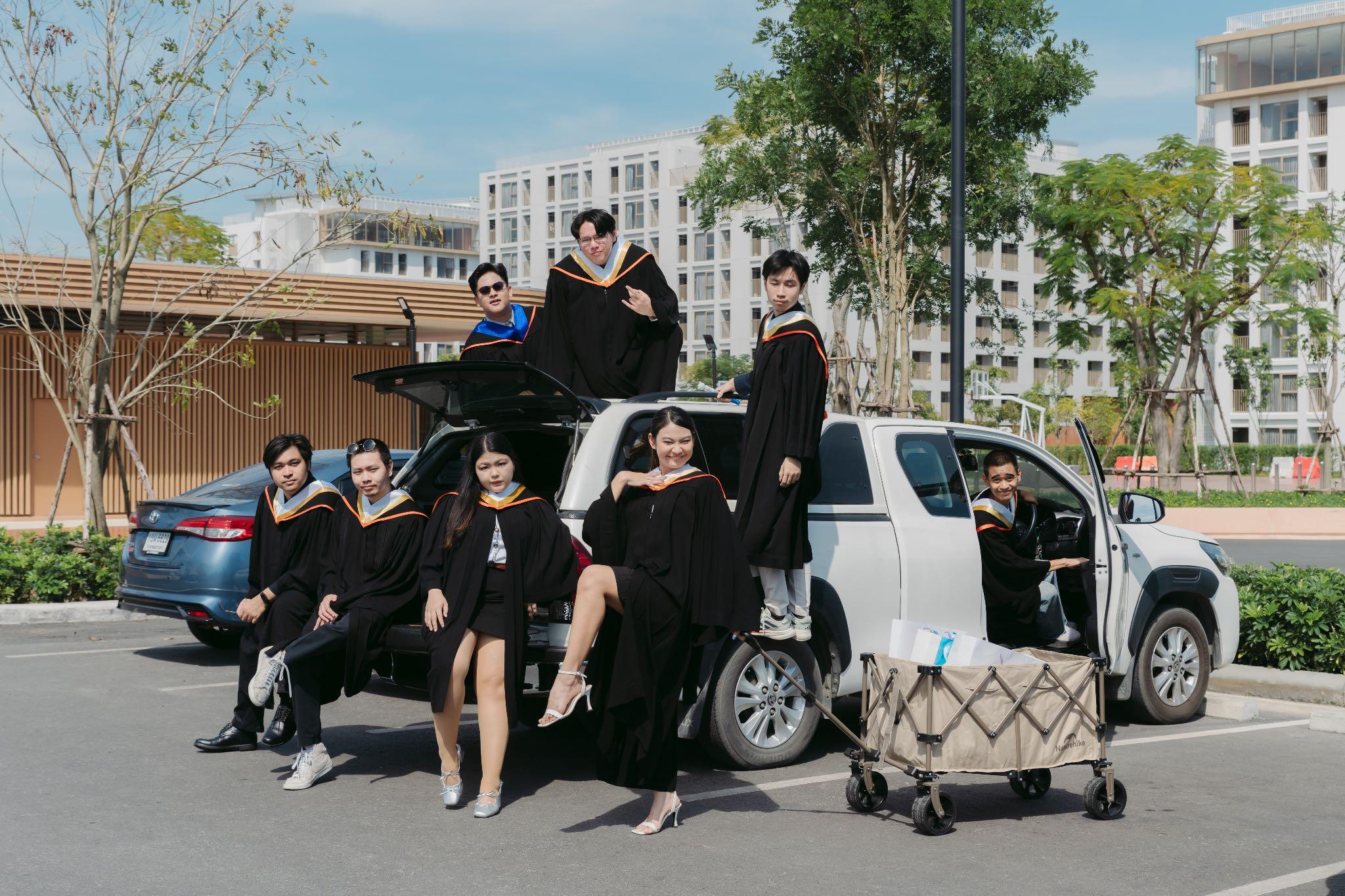 ผลงานรับปริญญา มหาวิทยาลัยกรุงเทพ โดย AIY.YOURS ภาพที่ 13
