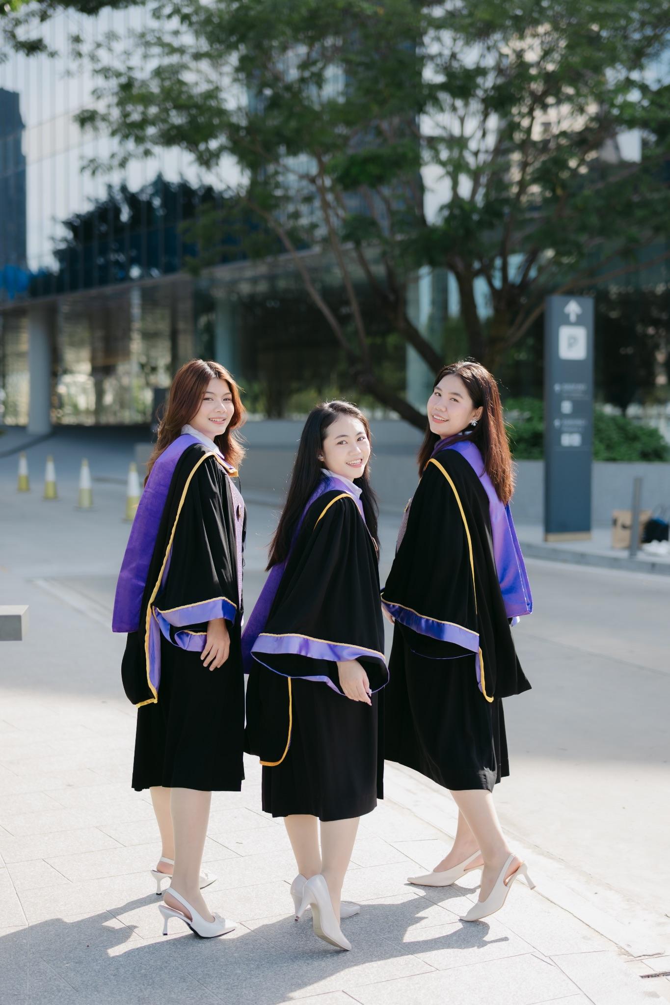 ผลงานรับปริญญา โดย AIY.YOURS ภาพที่ 3