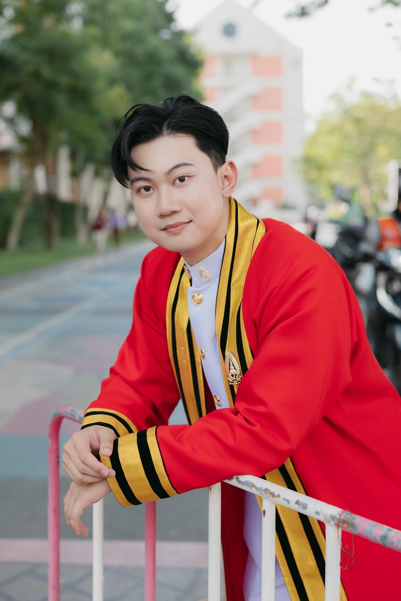 ผลงานรับปริญญา มหาวิทยาลัยรามคำแหง โดย AIY.YOURS ภาพที่ 3