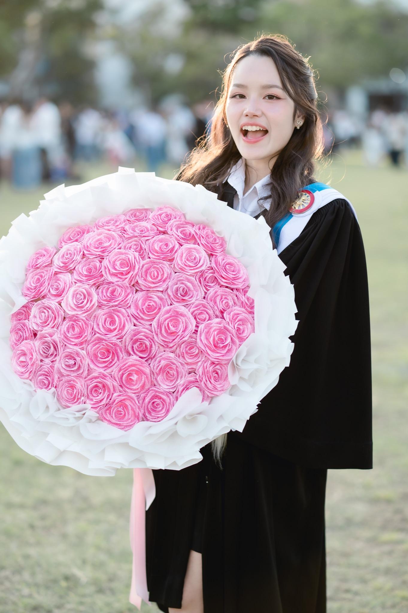 ผลงานรับปริญญา มหาวิทยาลัยธรรมศาสตร์ โดย KAPAE ภาพที่ 12