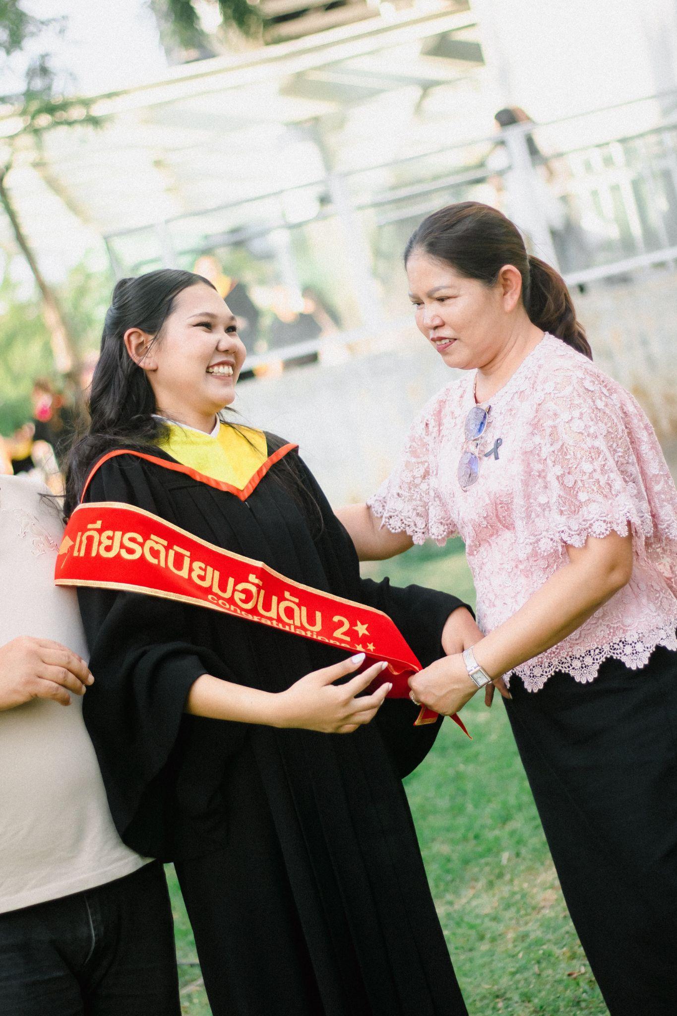 ผลงานรับปริญญา มหาวิทยาลัยกรุงเทพ โดย Captured.in.themoment ภาพที่ 3