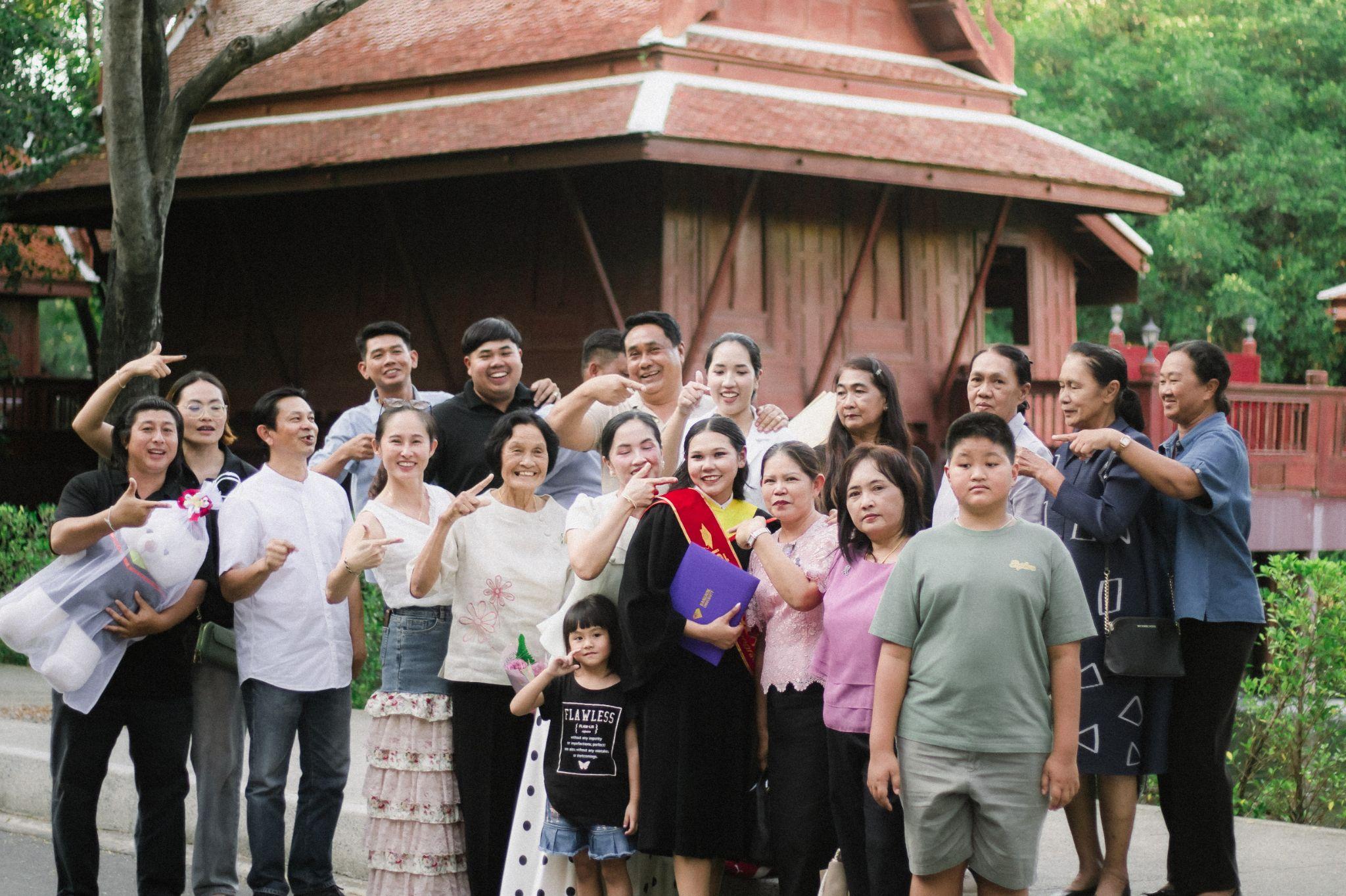 ผลงานรับปริญญา มหาวิทยาลัยกรุงเทพ โดย Captured.in.themoment ภาพที่ 5