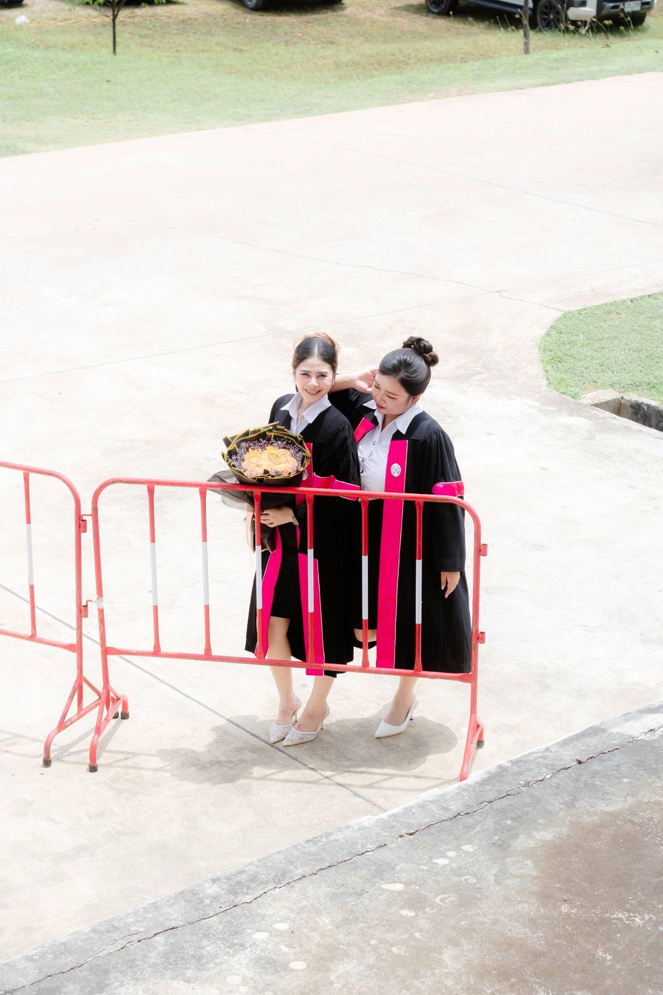 ผลงานรับปริญญา มหาวิทยาลัยราชภัฏสุราษฏร์ธานี โดย Captured.in.themoment ภาพที่ 2