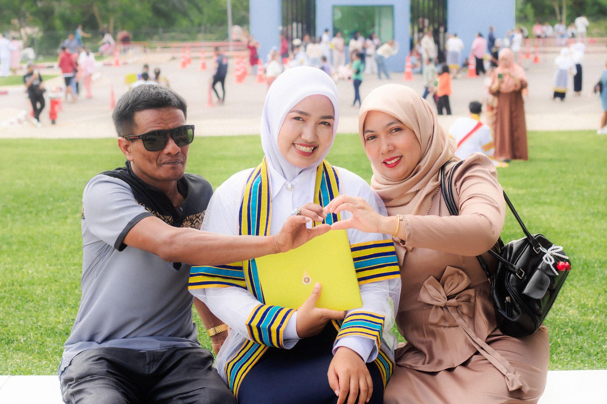 ผลงานรับปริญญา มหาวิทยาลัยเทคโนโลยีราชมงคลศรีวิชัย โดย Captured.in.themoment ภาพที่ 14