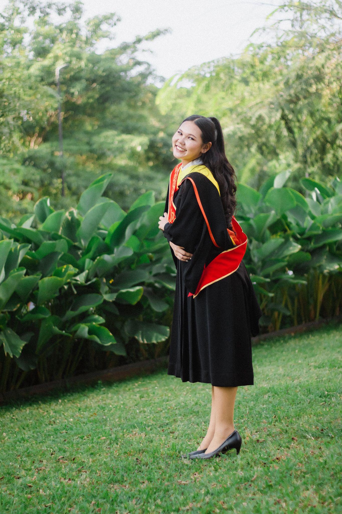 ผลงานรับปริญญา มหาวิทยาลัยกรุงเทพ โดย Captured.in.themoment ภาพที่ 12