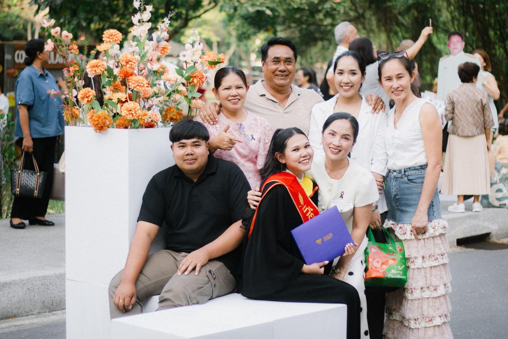 ผลงานรับปริญญา มหาวิทยาลัยกรุงเทพ โดย Captured.in.themoment ภาพที่ 6