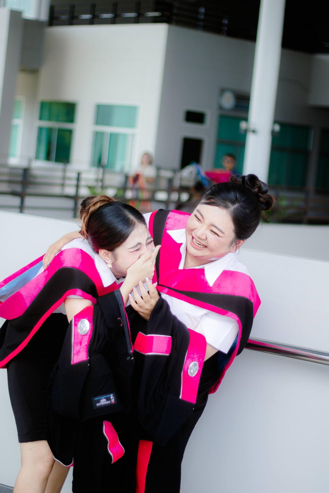 ผลงานรับปริญญา มหาวิทยาลัยราชภัฏสุราษฏร์ธานี โดย Captured.in.themoment ภาพที่ 5