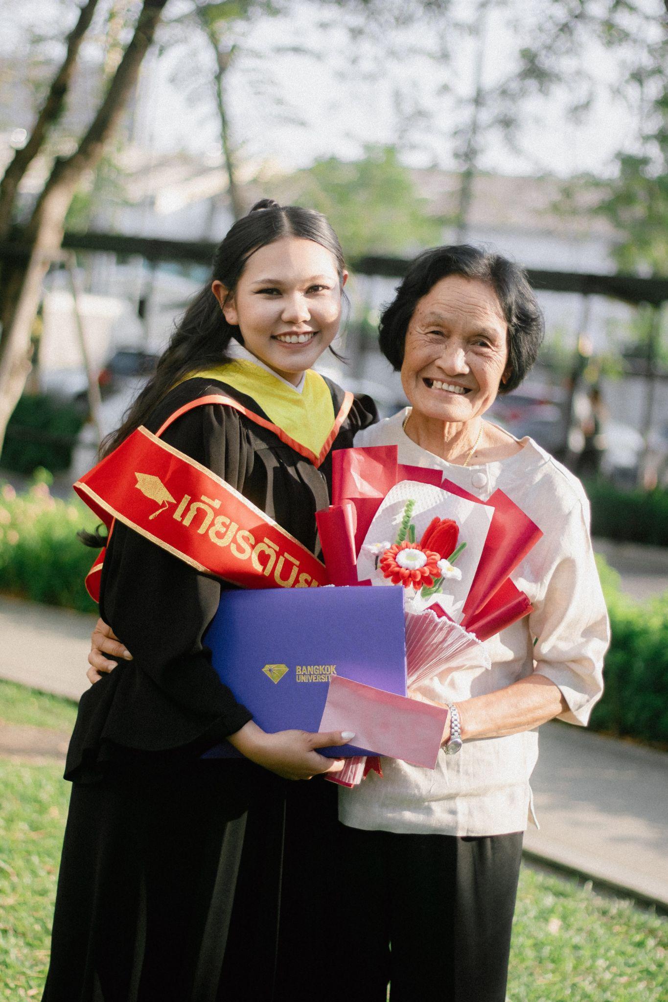 ผลงานรับปริญญา มหาวิทยาลัยกรุงเทพ โดย Captured.in.themoment ภาพที่ 4