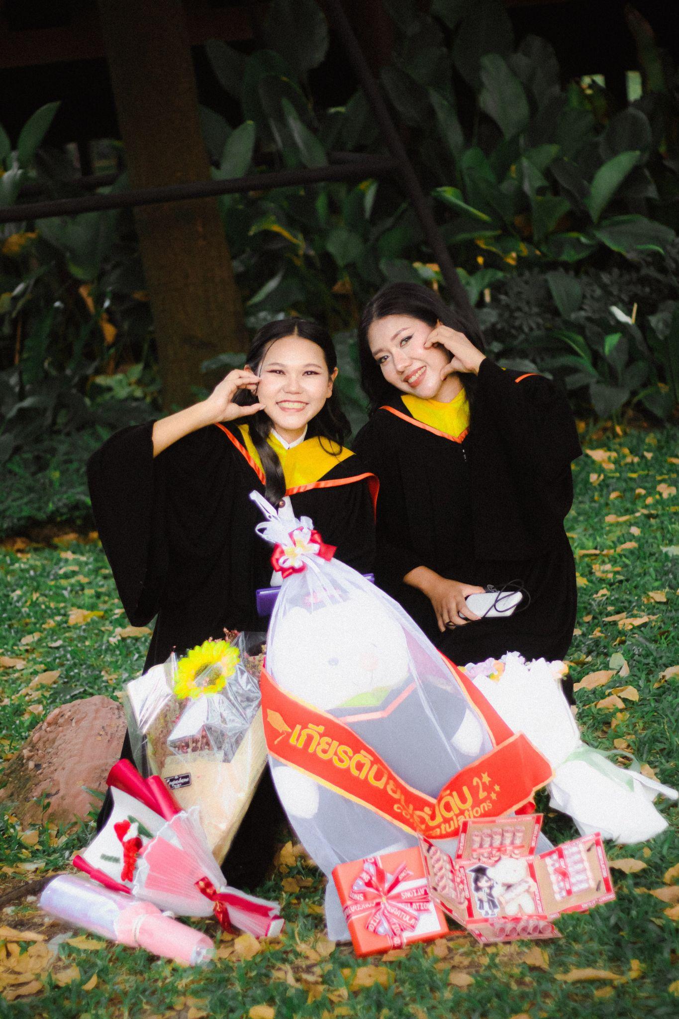 ผลงานรับปริญญา มหาวิทยาลัยกรุงเทพ โดย Captured.in.themoment ภาพที่ 15