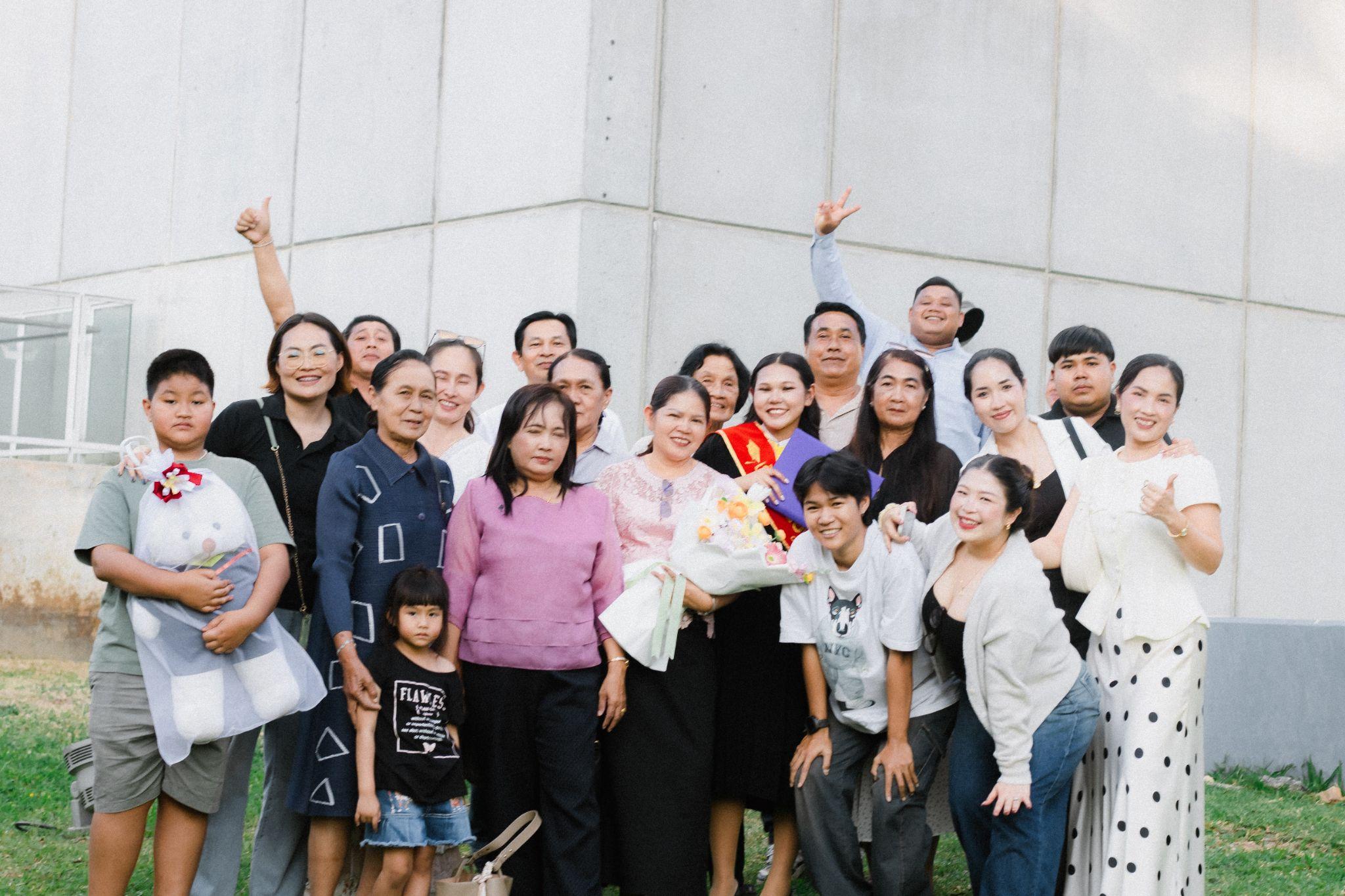 ผลงานรับปริญญา มหาวิทยาลัยกรุงเทพ โดย Captured.in.themoment ภาพที่ 7