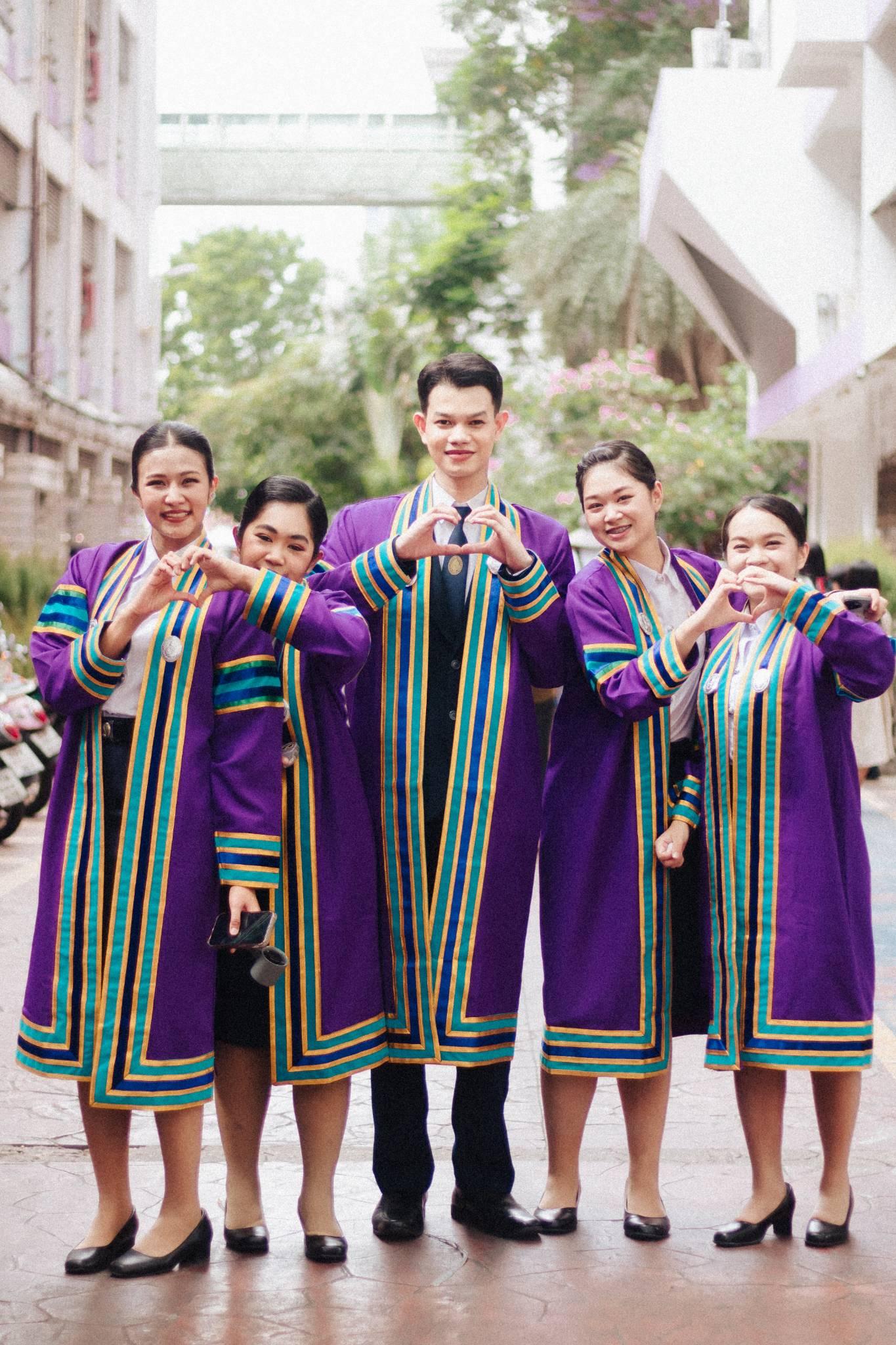 ผลงานรับปริญญา โดย Captured.in.themoment ภาพที่ 11