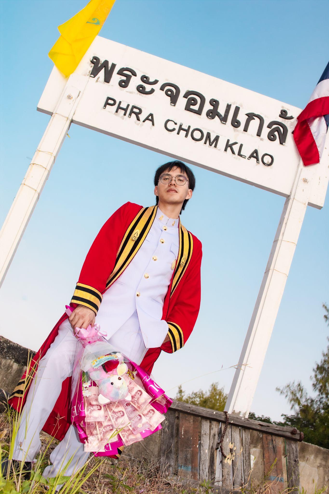 ผลงานรับปริญญา สถาบันเทคโนโลยีพระจอมเกล้าเจ้าคุณทหารลาดกระบัง โดย Captured.in.themoment ภาพที่ 2