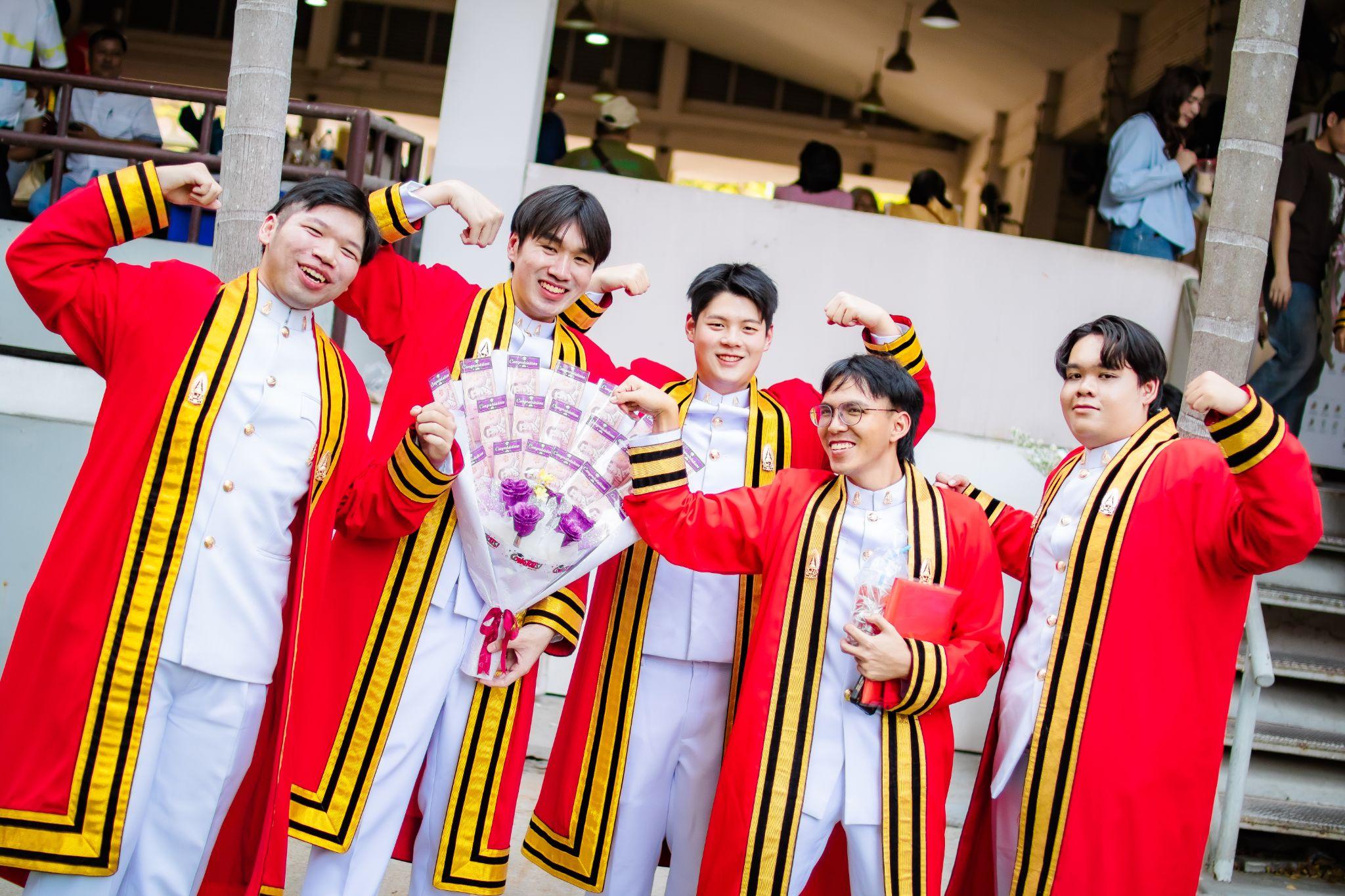 ผลงานรับปริญญา สถาบันเทคโนโลยีพระจอมเกล้าเจ้าคุณทหารลาดกระบัง โดย Captured.in.themoment ภาพที่ 20