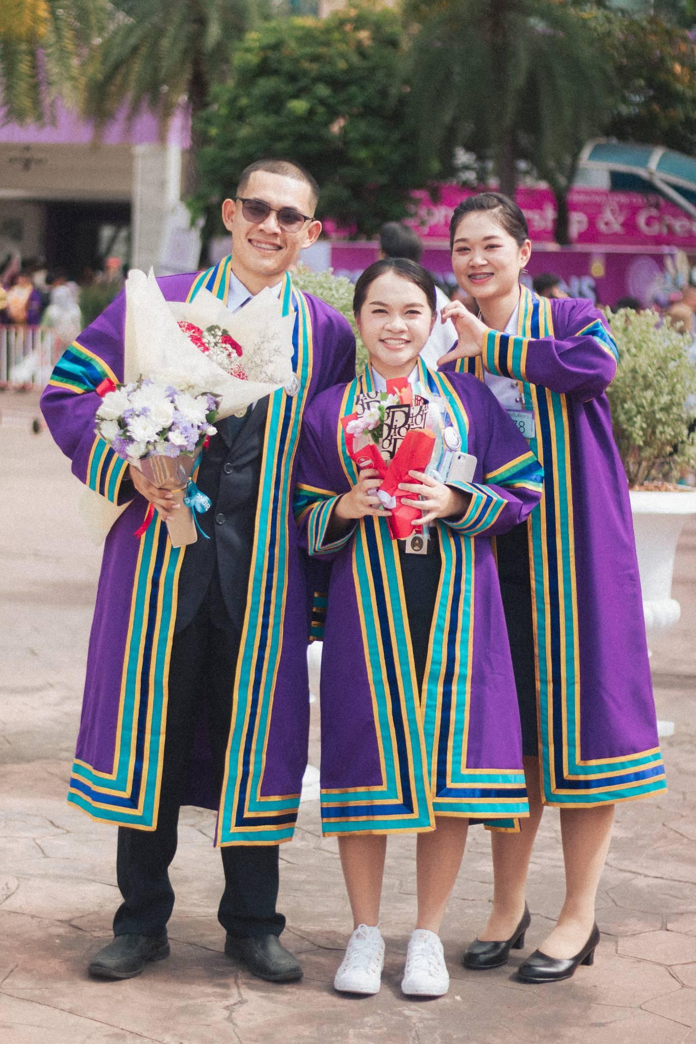 ผลงานรับปริญญา โดย Captured.in.themoment ภาพที่ 15