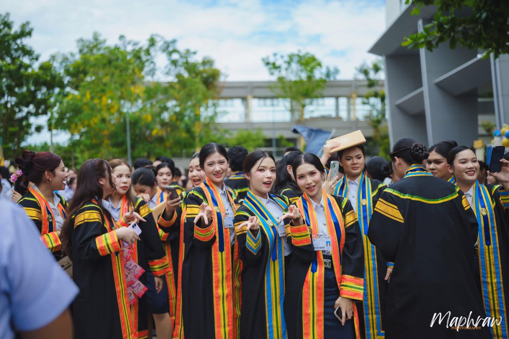 ผลงานรับปริญญา มหาวิทยาลัยราชภัฏเพชรบุรี โดย MaPhraw.Gallery ภาพที่ 2