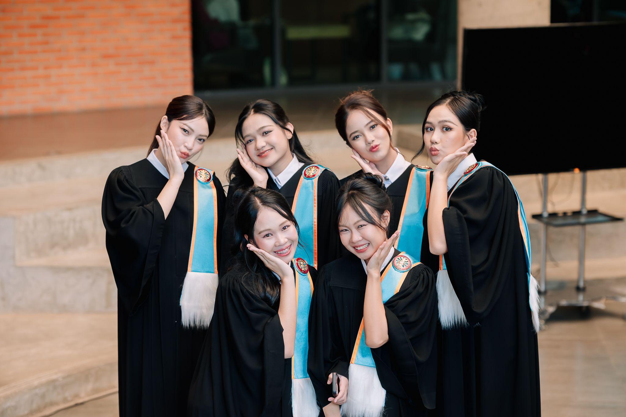ผลงานรับปริญญา มหาวิทยาลัยธรรมศาสตร์ โดย 28September ภาพที่ 14