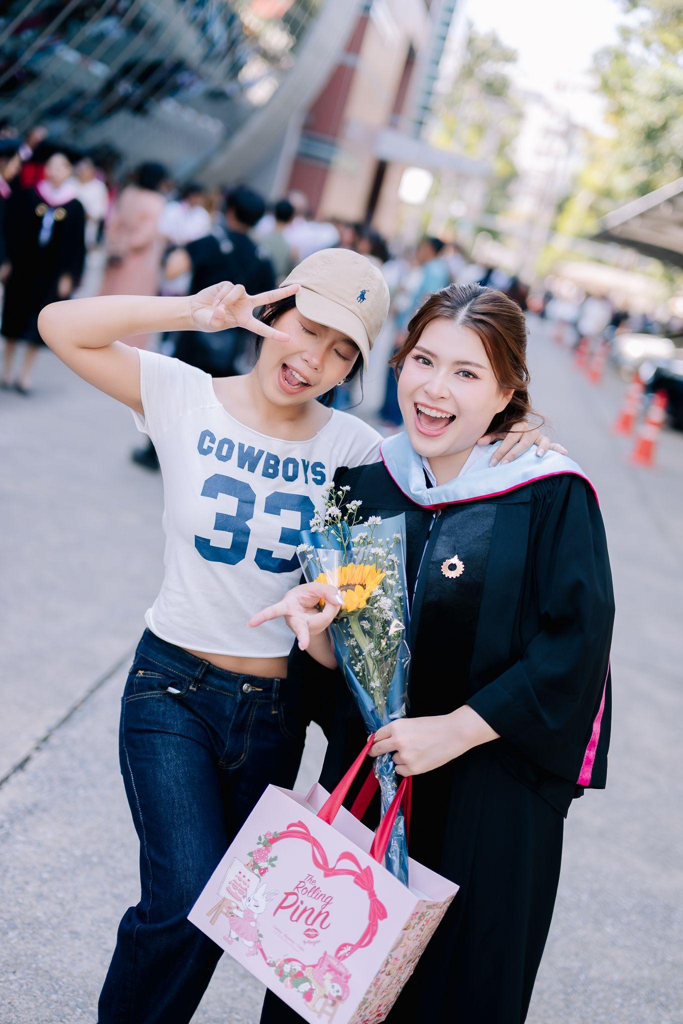ผลงานรับปริญญา มหาวิทยาลัยรังสิต โดย 28September ภาพที่ 17