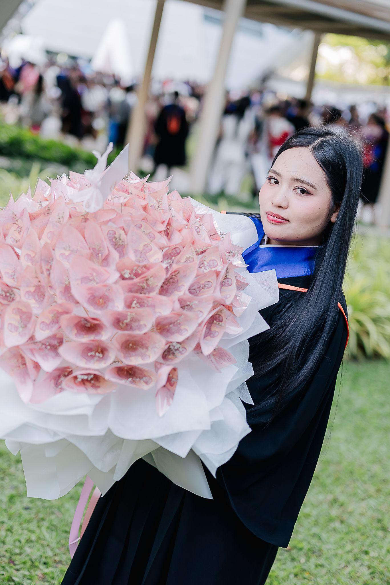 ผลงานรับปริญญา มหาวิทยาลัยกรุงเทพ โดย 28September ภาพที่ 5