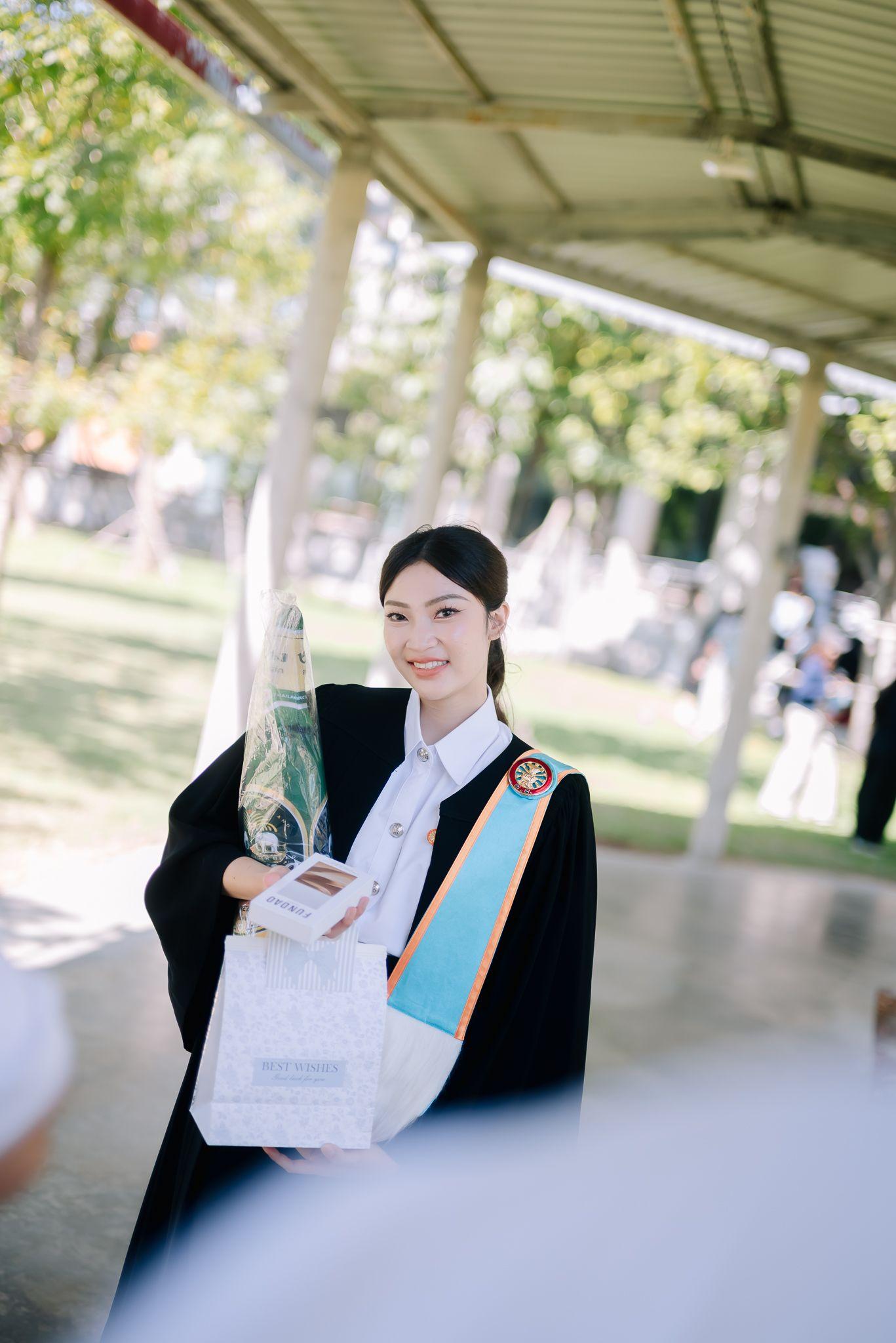 ผลงานรับปริญญา มหาวิทยาลัยธรรมศาสตร์ โดย 28September ภาพที่ 16