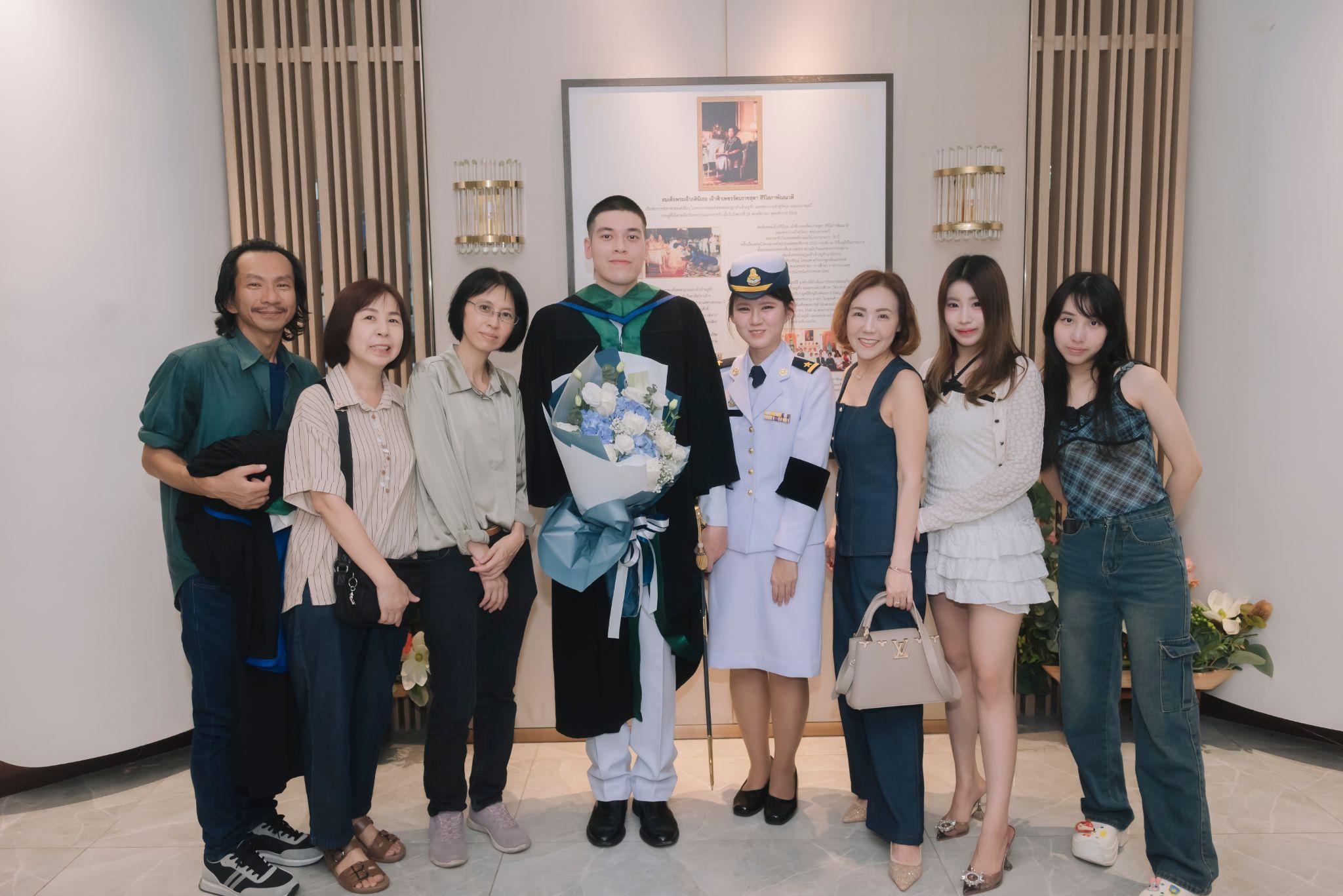 ผลงานรับปริญญา วิทยาลัยแพทยศาสตร์พระมงกุฎเกล้า โดย 28September ภาพที่ 11