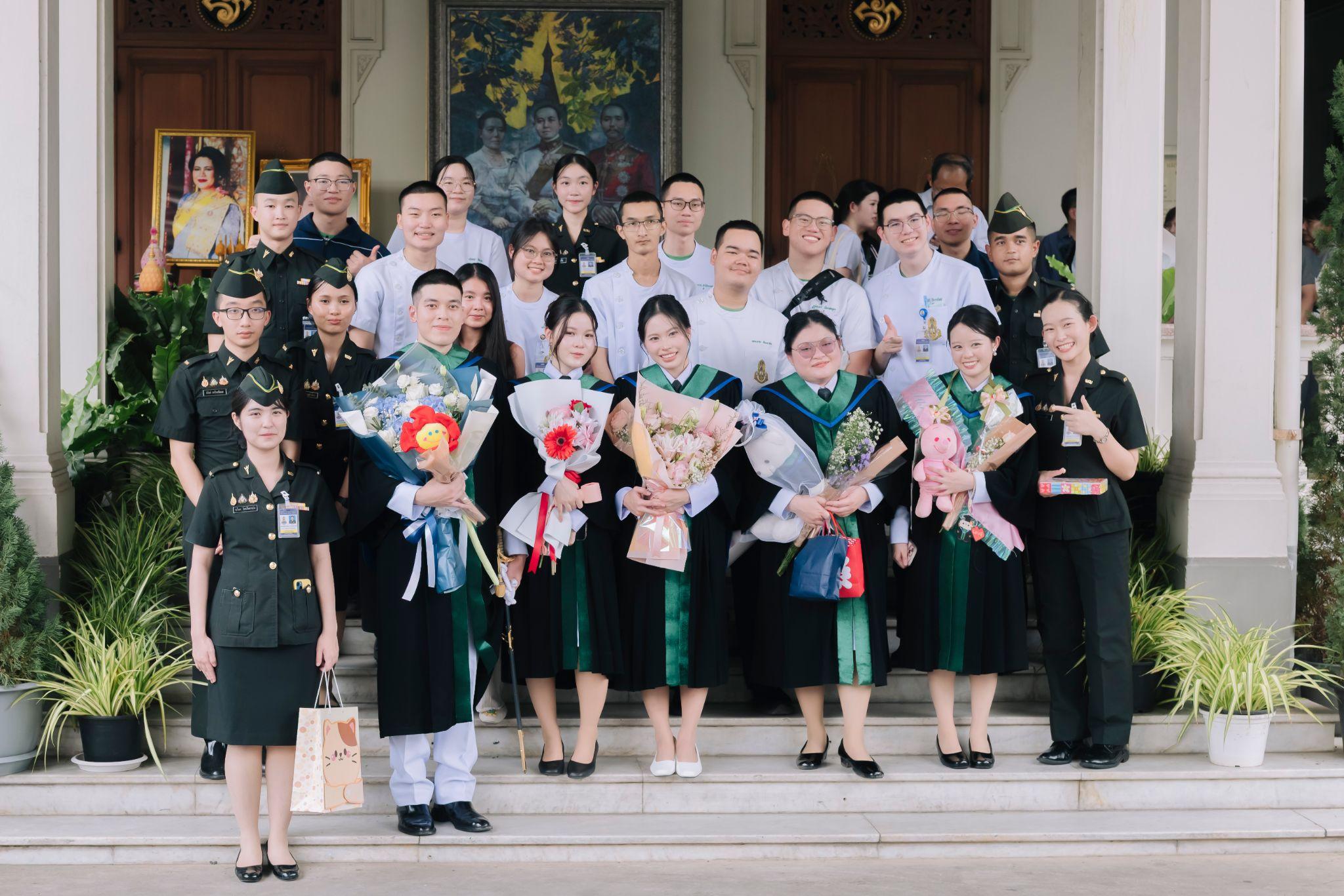 ผลงานรับปริญญา วิทยาลัยแพทยศาสตร์พระมงกุฎเกล้า โดย 28September ภาพที่ 3