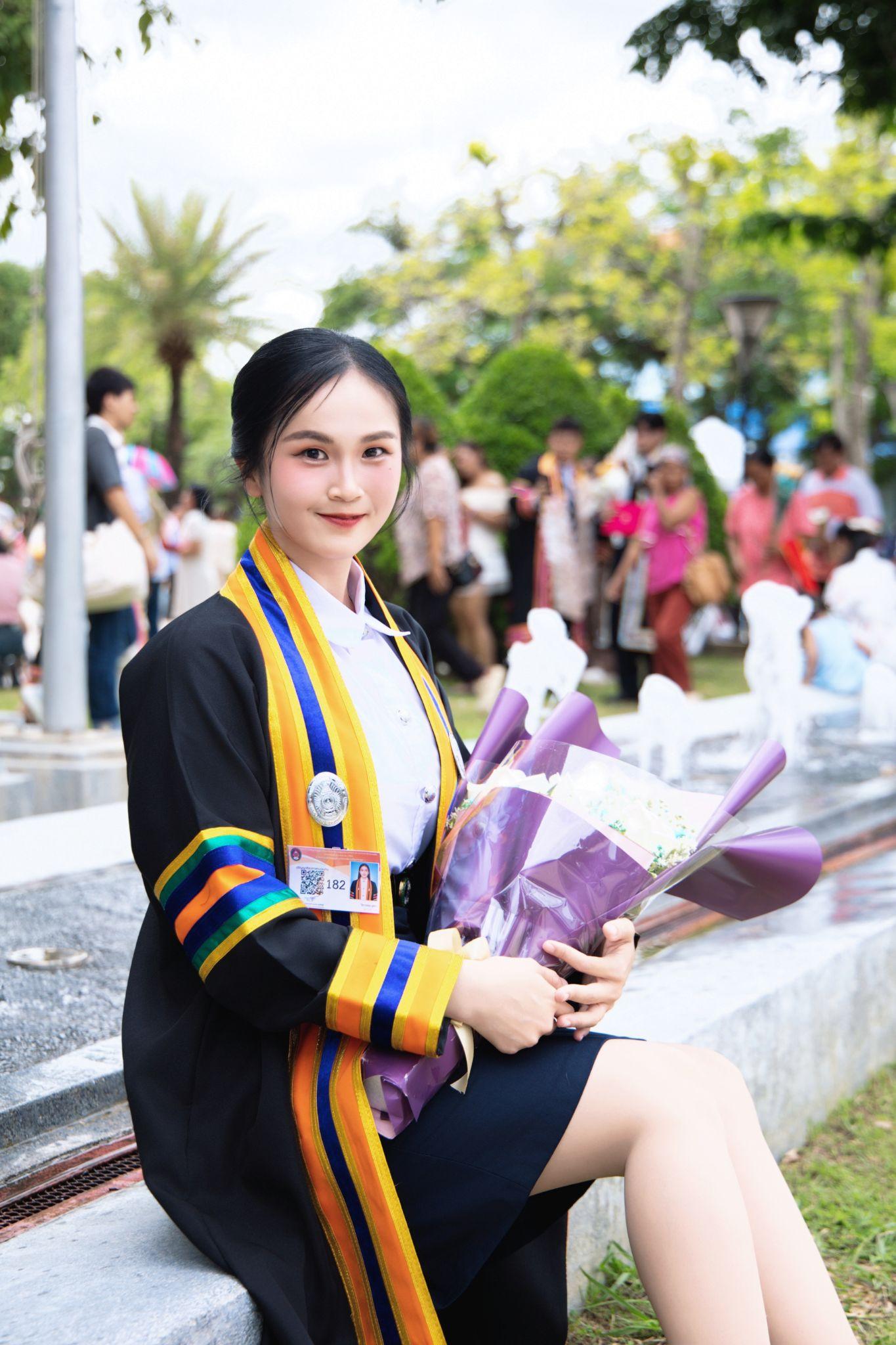 ผลงานรับปริญญา มหาวิทยาลัยราชภัฏนครปฐม โดย pw_lenses ภาพที่ 2