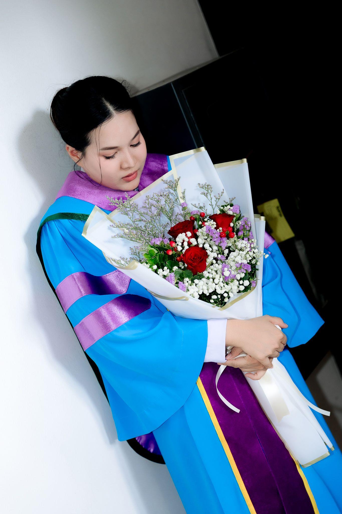 ผลงานรับปริญญา มหาวิทยาลัยธรรมศาสตร์ โดย ราเชน อย่ารู้มากโฟโต้ ภาพที่ 3