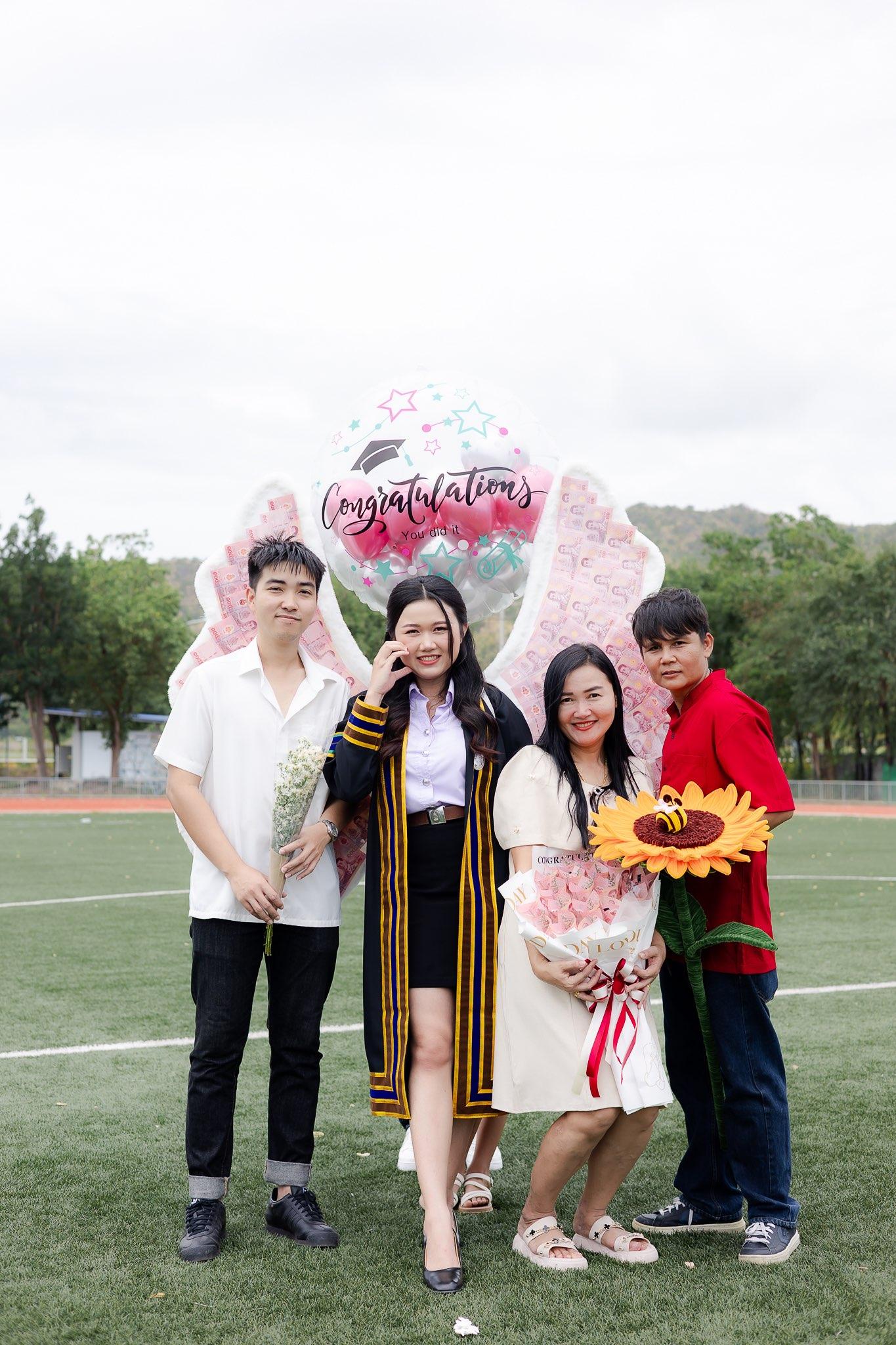 ผลงานรับปริญญา มหาวิทยาลัยราชภัฏกาญจนบุรี โดย ราเชน อย่ารู้มากโฟโต้ ภาพที่ 8