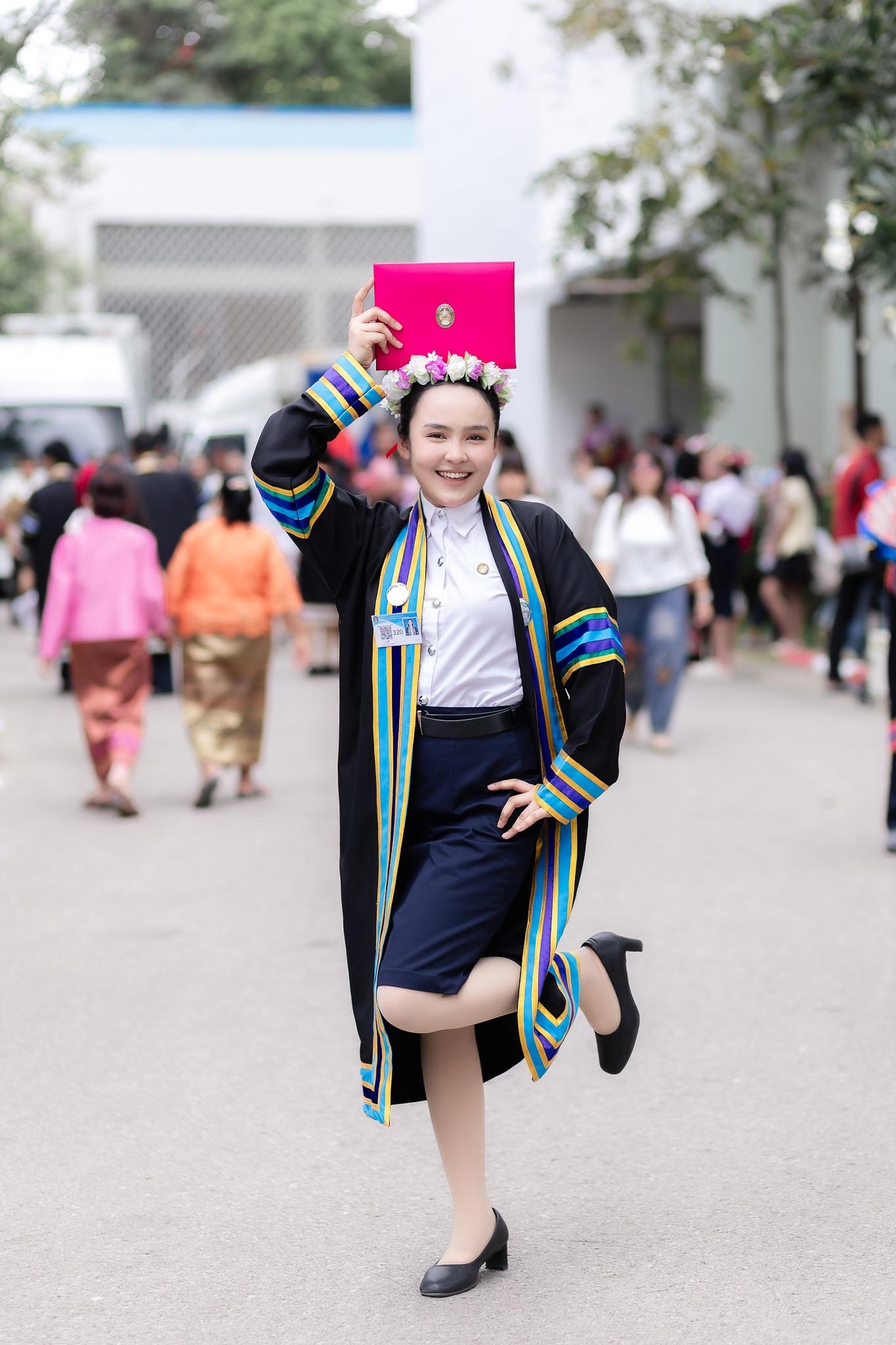 ผลงานรับปริญญา โดย ราเชน อย่ารู้มากโฟโต้ ภาพที่ 5