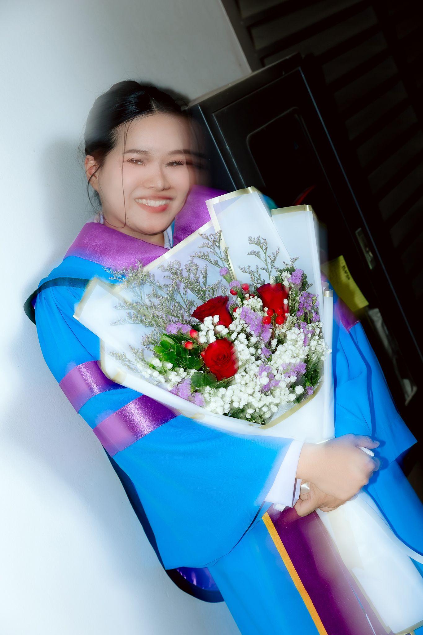 ผลงานรับปริญญา มหาวิทยาลัยธรรมศาสตร์ โดย ราเชน อย่ารู้มากโฟโต้ ภาพที่ 4