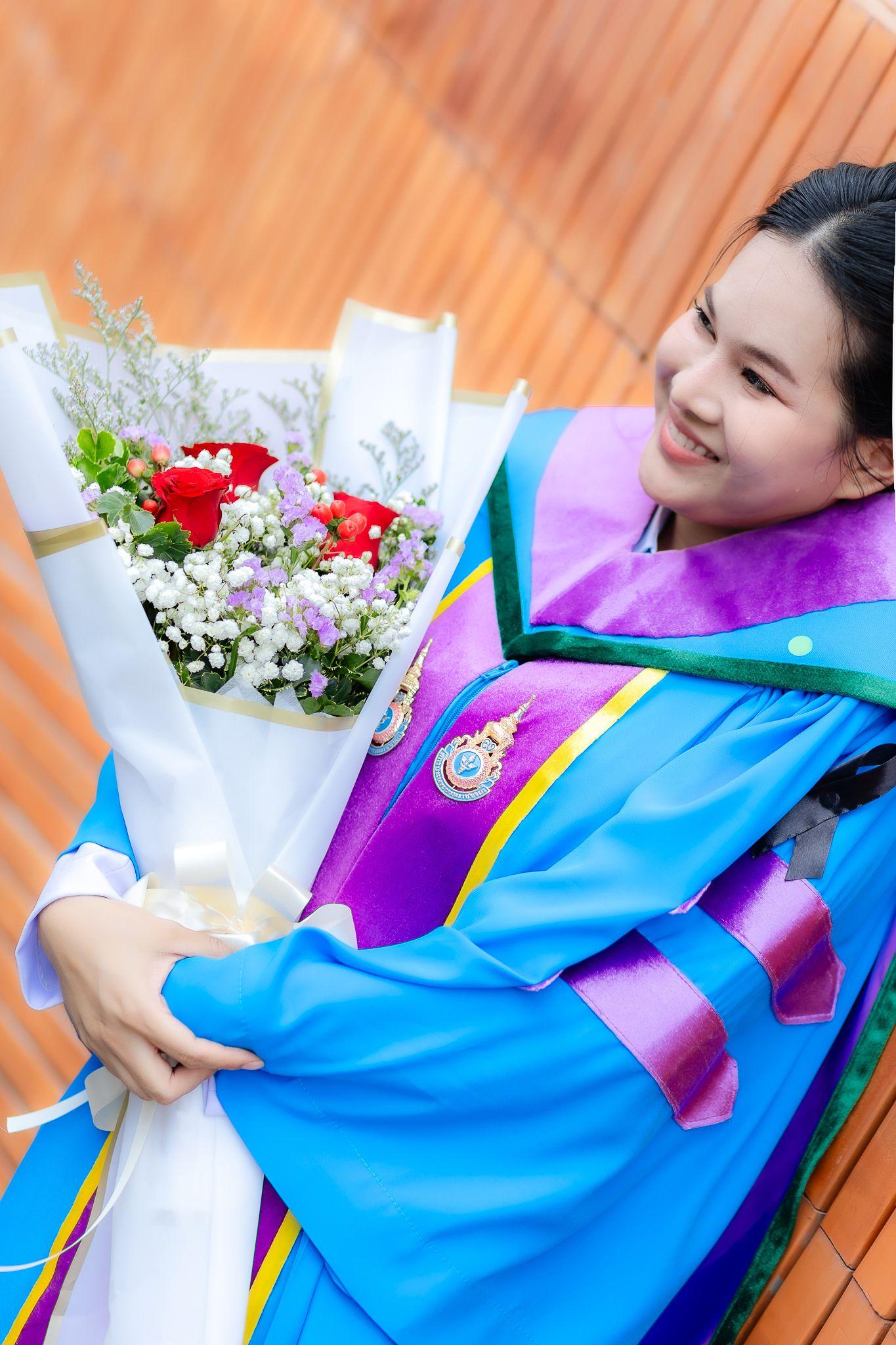 ผลงานรับปริญญา มหาวิทยาลัยธรรมศาสตร์ โดย ราเชน อย่ารู้มากโฟโต้ ภาพที่ 12
