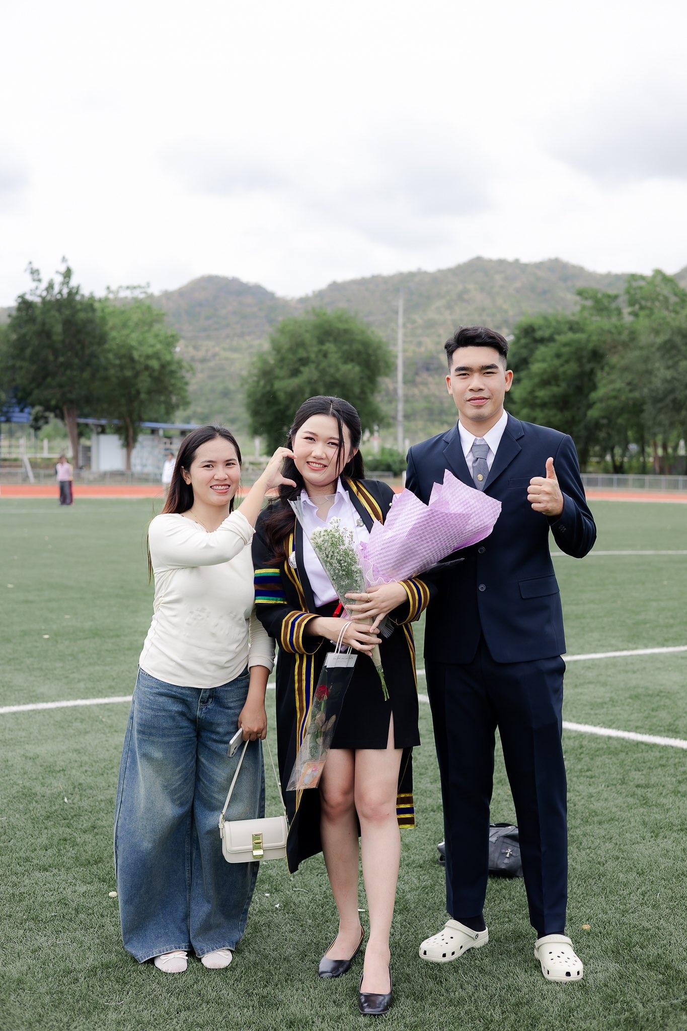 ผลงานรับปริญญา มหาวิทยาลัยราชภัฏกาญจนบุรี โดย ราเชน อย่ารู้มากโฟโต้ ภาพที่ 6