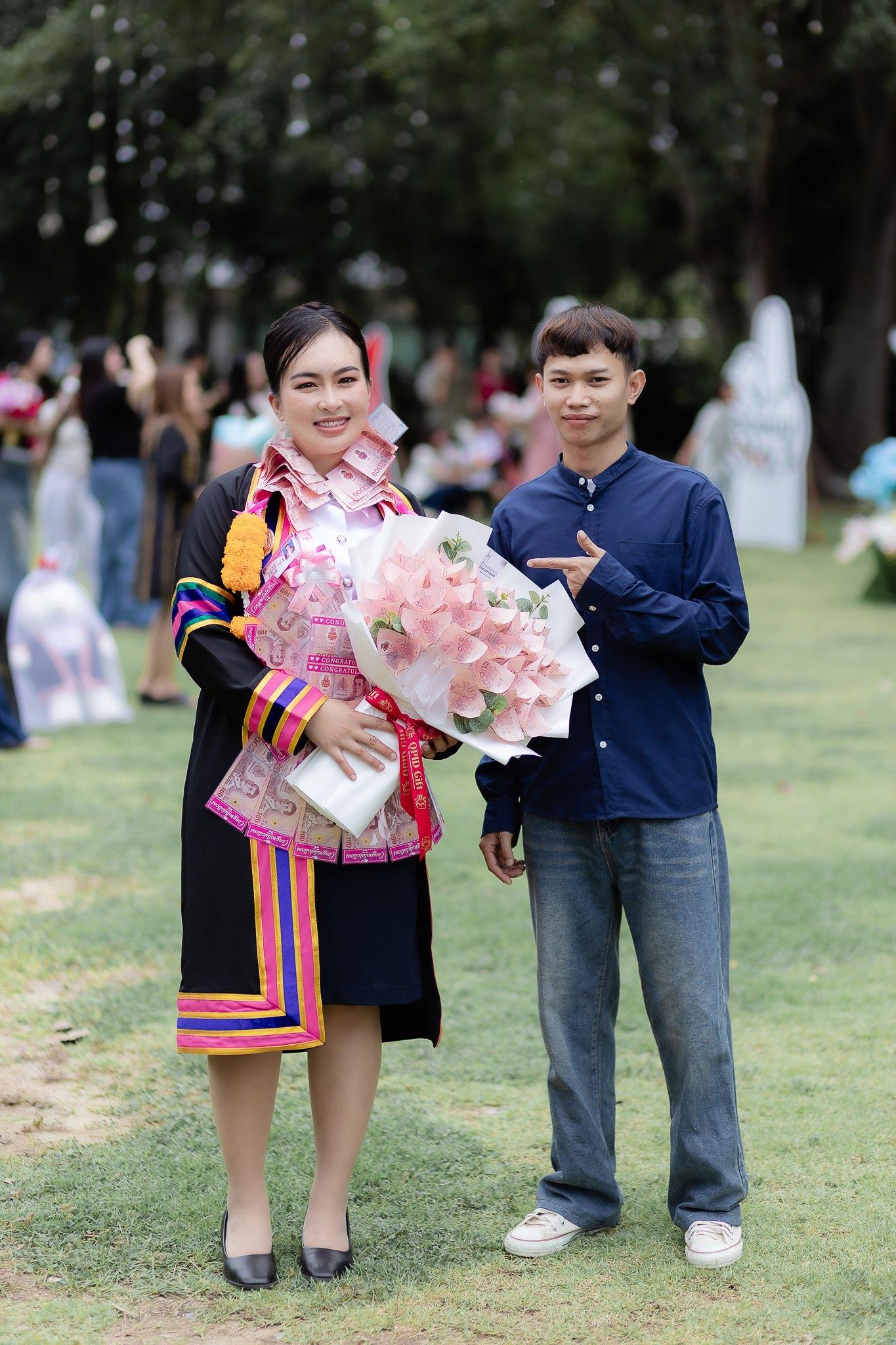 ผลงานรับปริญญา มหาวิทยาลัยราชภัฏนครปฐม โดย ราเชน อย่ารู้มากโฟโต้ ภาพที่ 12