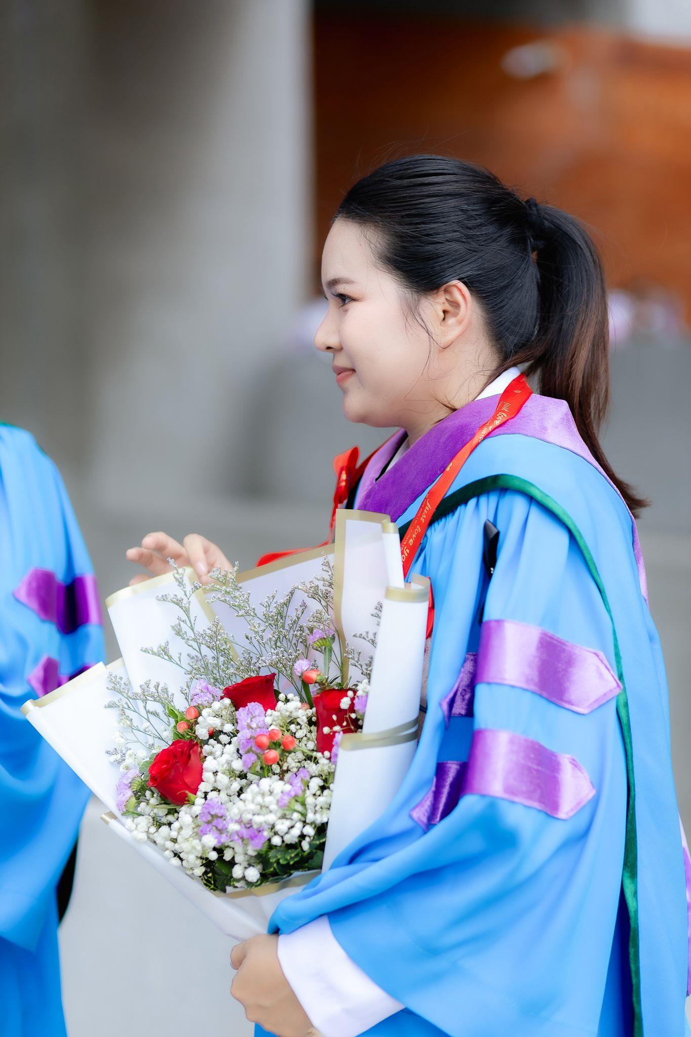 ผลงานรับปริญญา มหาวิทยาลัยธรรมศาสตร์ โดย ราเชน อย่ารู้มากโฟโต้ ภาพที่ 14