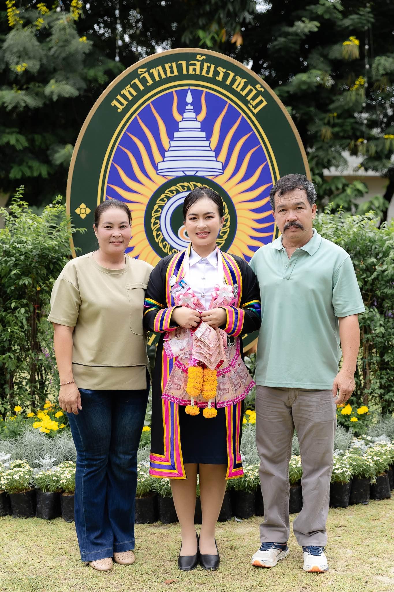 ผลงานรับปริญญา มหาวิทยาลัยราชภัฏนครปฐม โดย ราเชน อย่ารู้มากโฟโต้ ภาพที่ 8