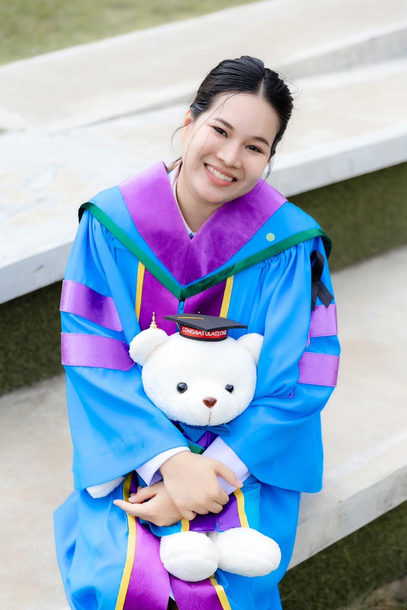 ผลงานรับปริญญา มหาวิทยาลัยธรรมศาสตร์ โดย ราเชน อย่ารู้มากโฟโต้ ภาพที่ 10