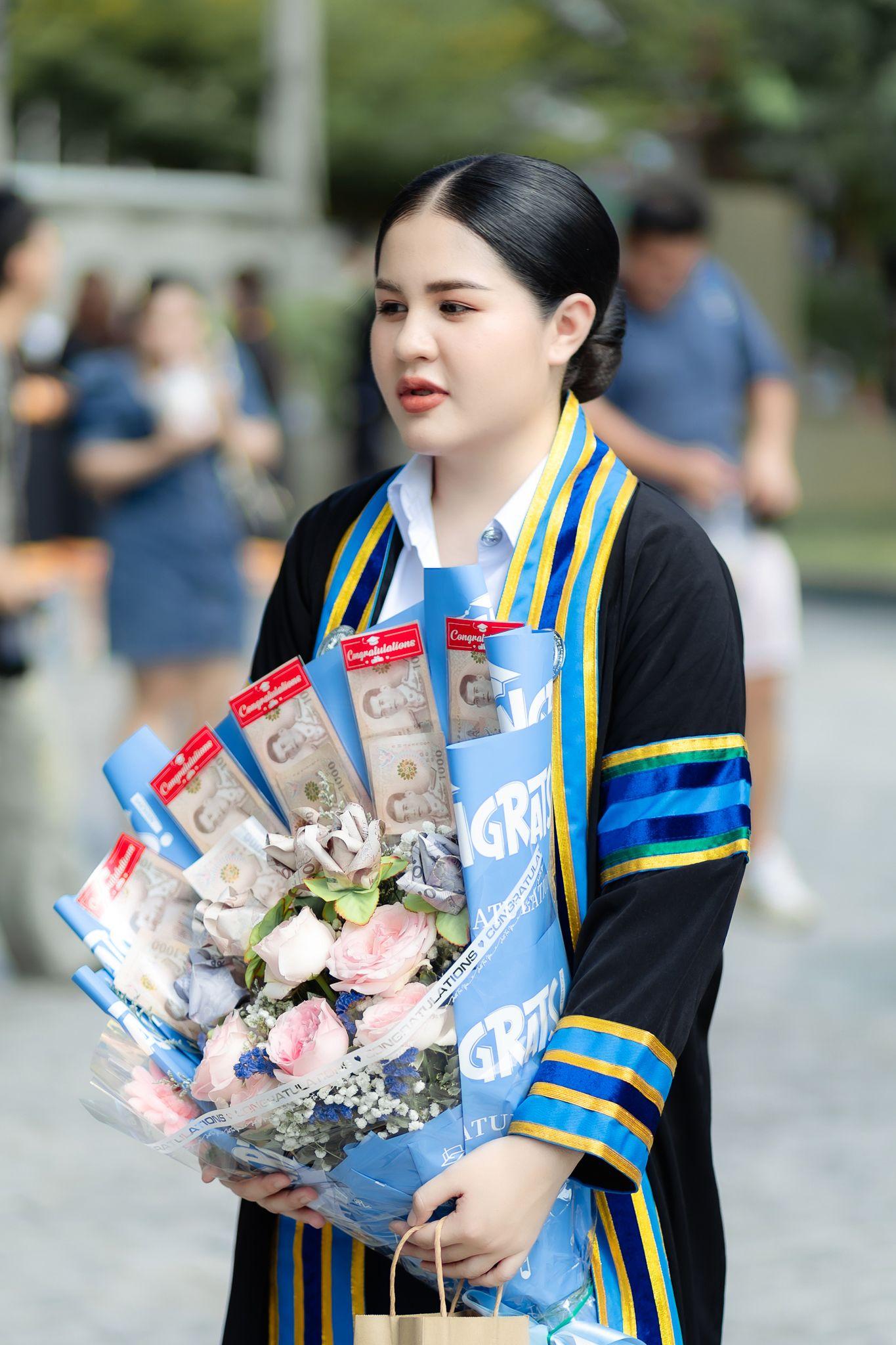 ผลงานรับปริญญา โดย ราเชน อย่ารู้มากโฟโต้ ภาพที่ 3