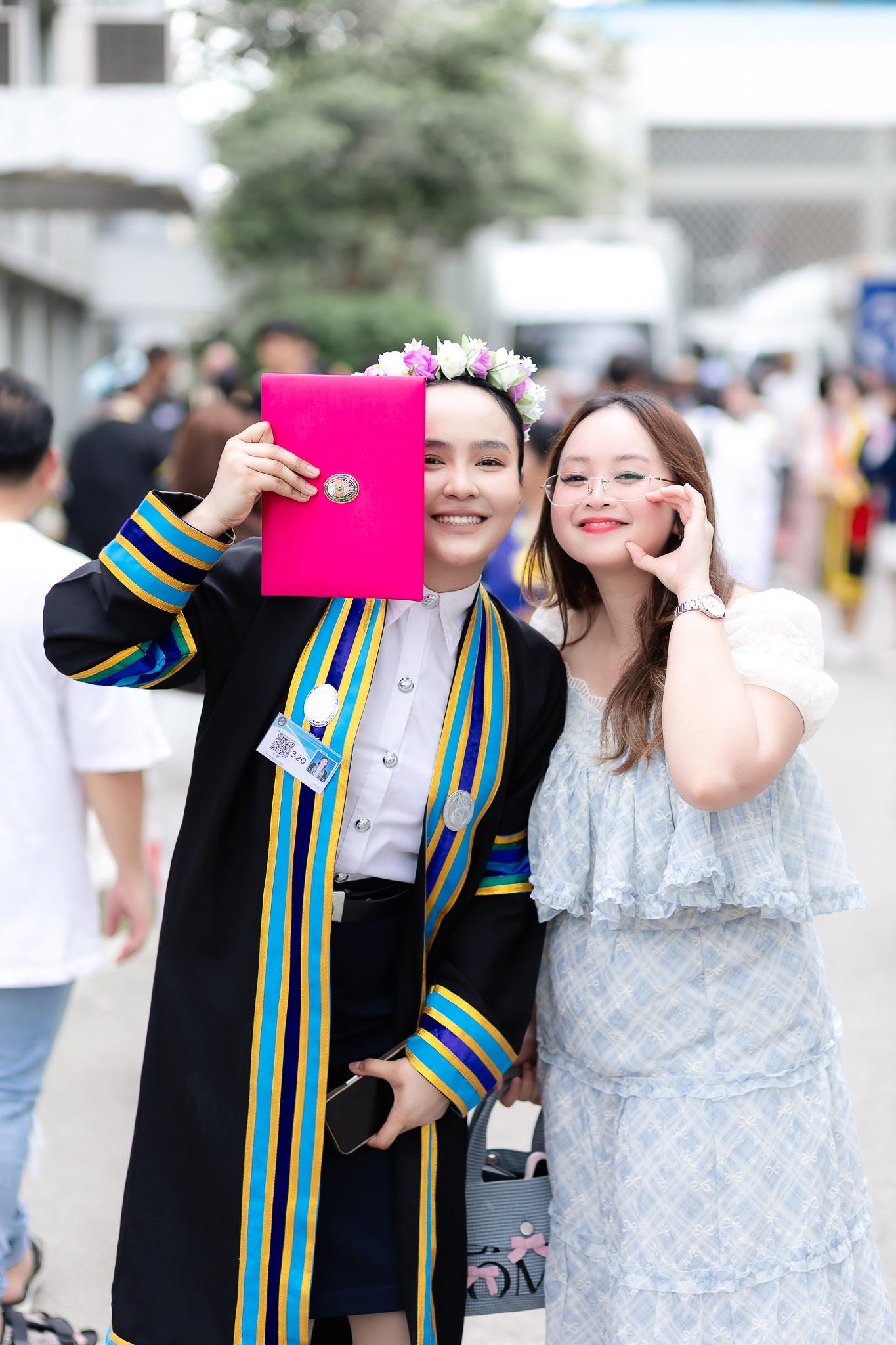 ผลงานรับปริญญา มหาวิทยาลัยราชภัฏนครปฐม โดย ราเชน อย่ารู้มากโฟโต้ ภาพที่ 4