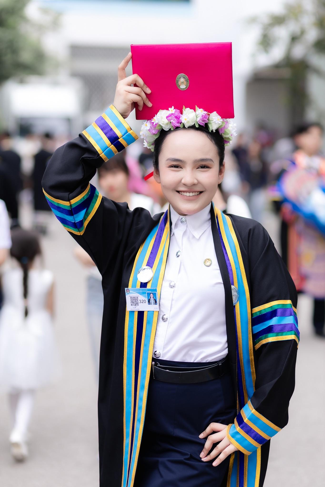 ผลงานรับปริญญา มหาวิทยาลัยราชภัฏนครปฐม โดย ราเชน อย่ารู้มากโฟโต้ ภาพที่ 1