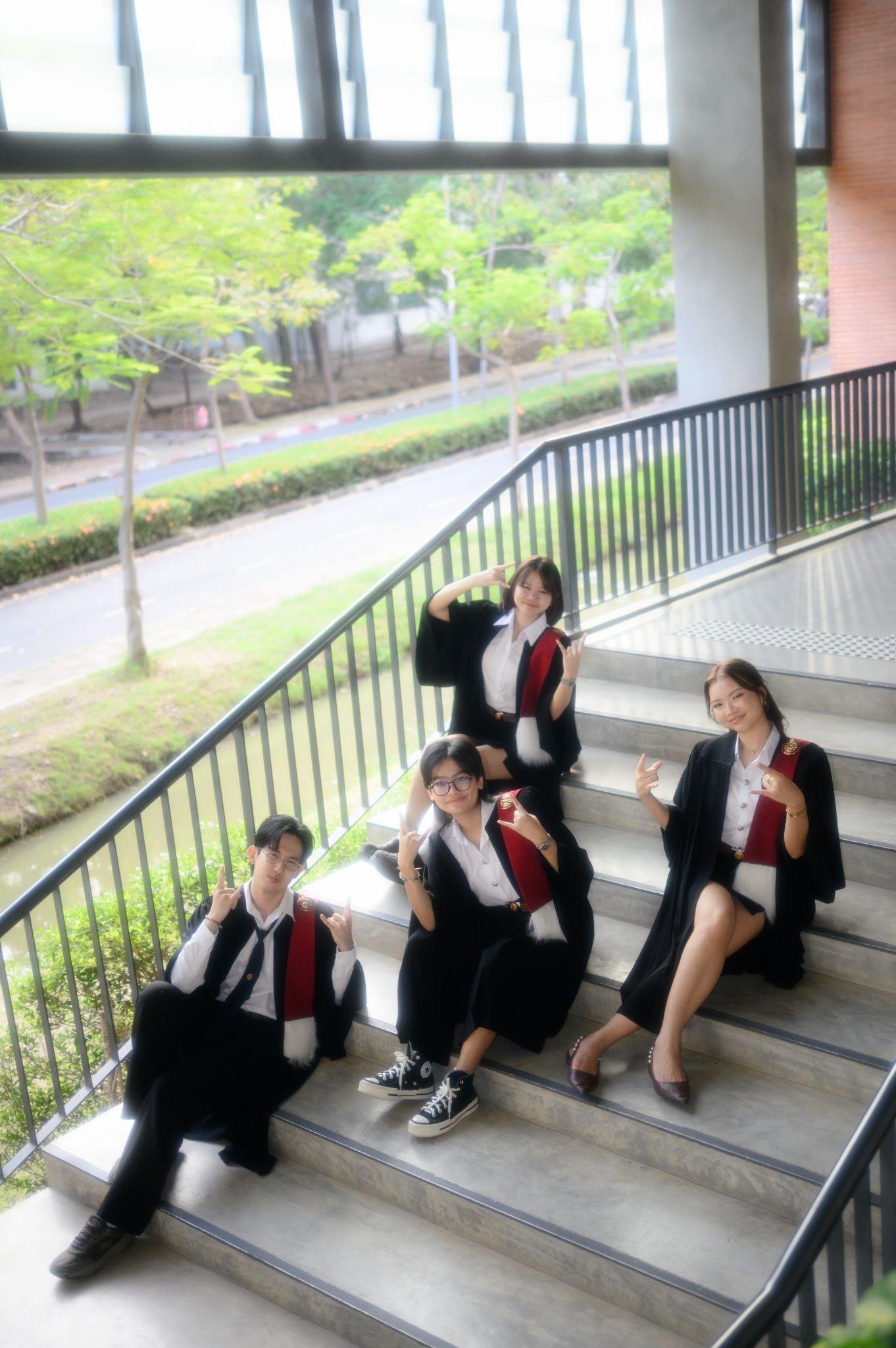 ผลงานรับปริญญา มหาวิทยาลัยธรรมศาสตร์ โดย lunlaastudio ภาพที่ 7