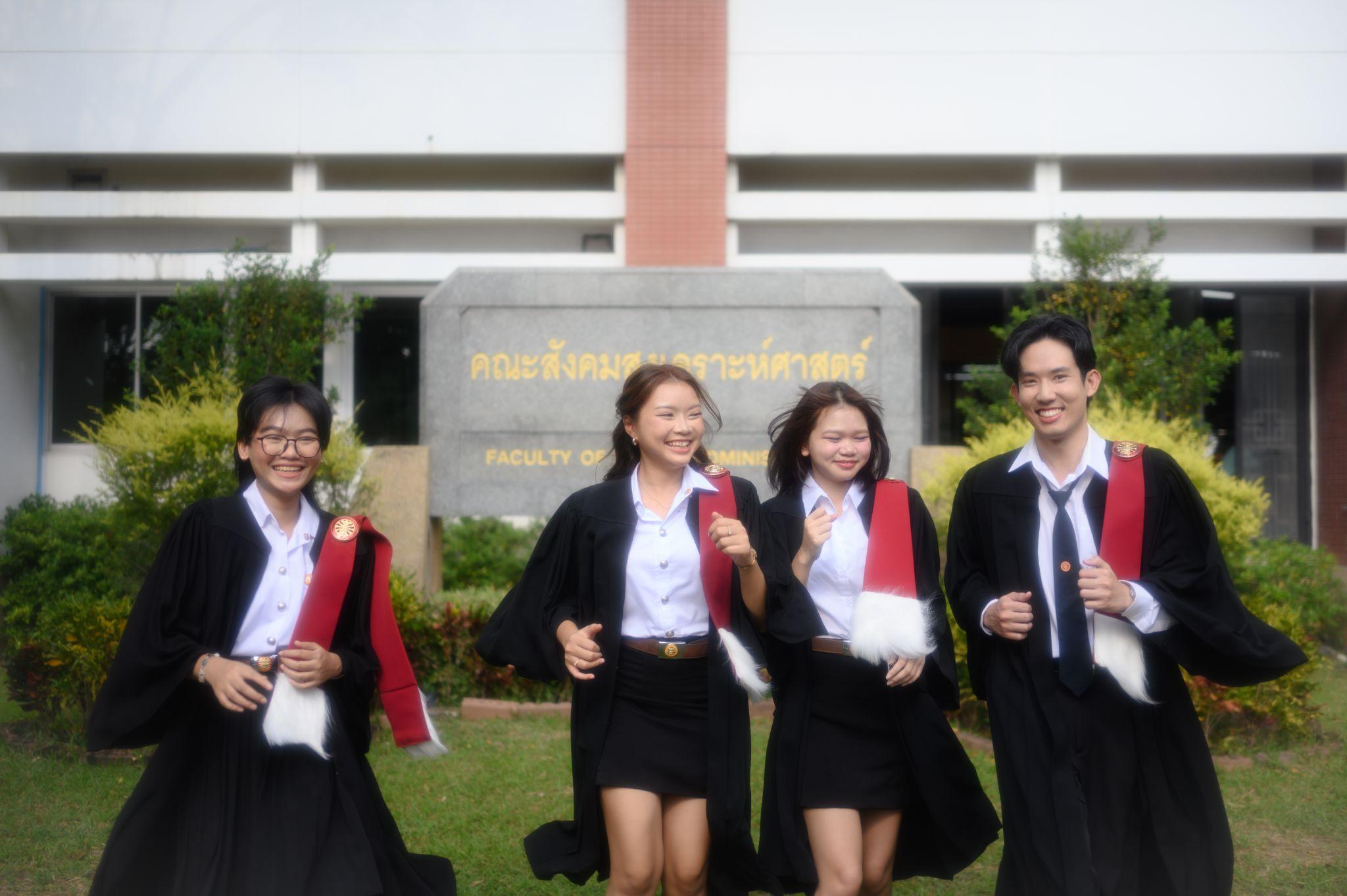 ผลงานรับปริญญา มหาวิทยาลัยธรรมศาสตร์ โดย lunlaastudio ภาพที่ 9