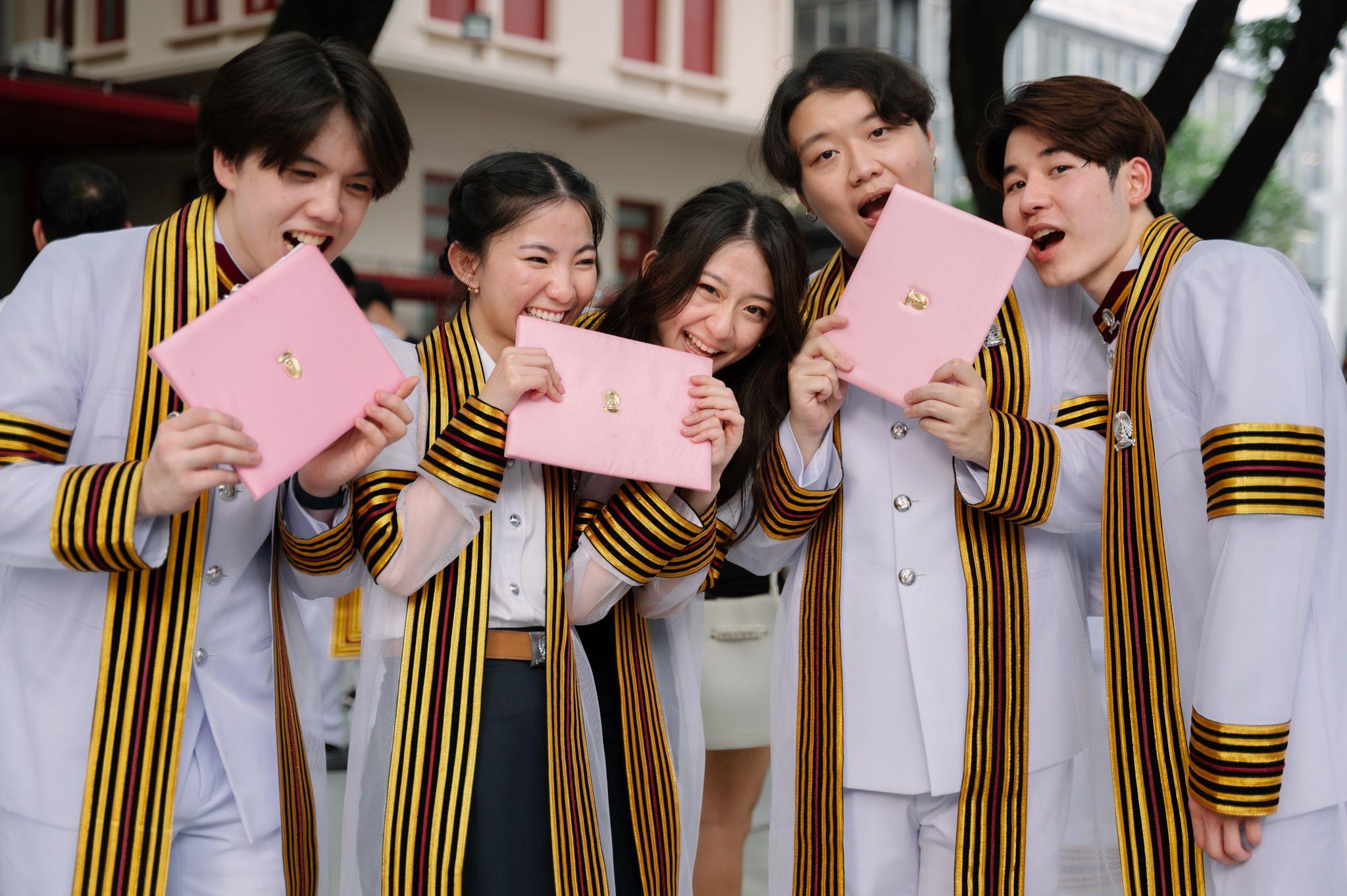 ผลงานรับปริญญา จุฬาลงกรณ์มหาวิทยาลัย โดย chatchawarnphoto ภาพที่ 11