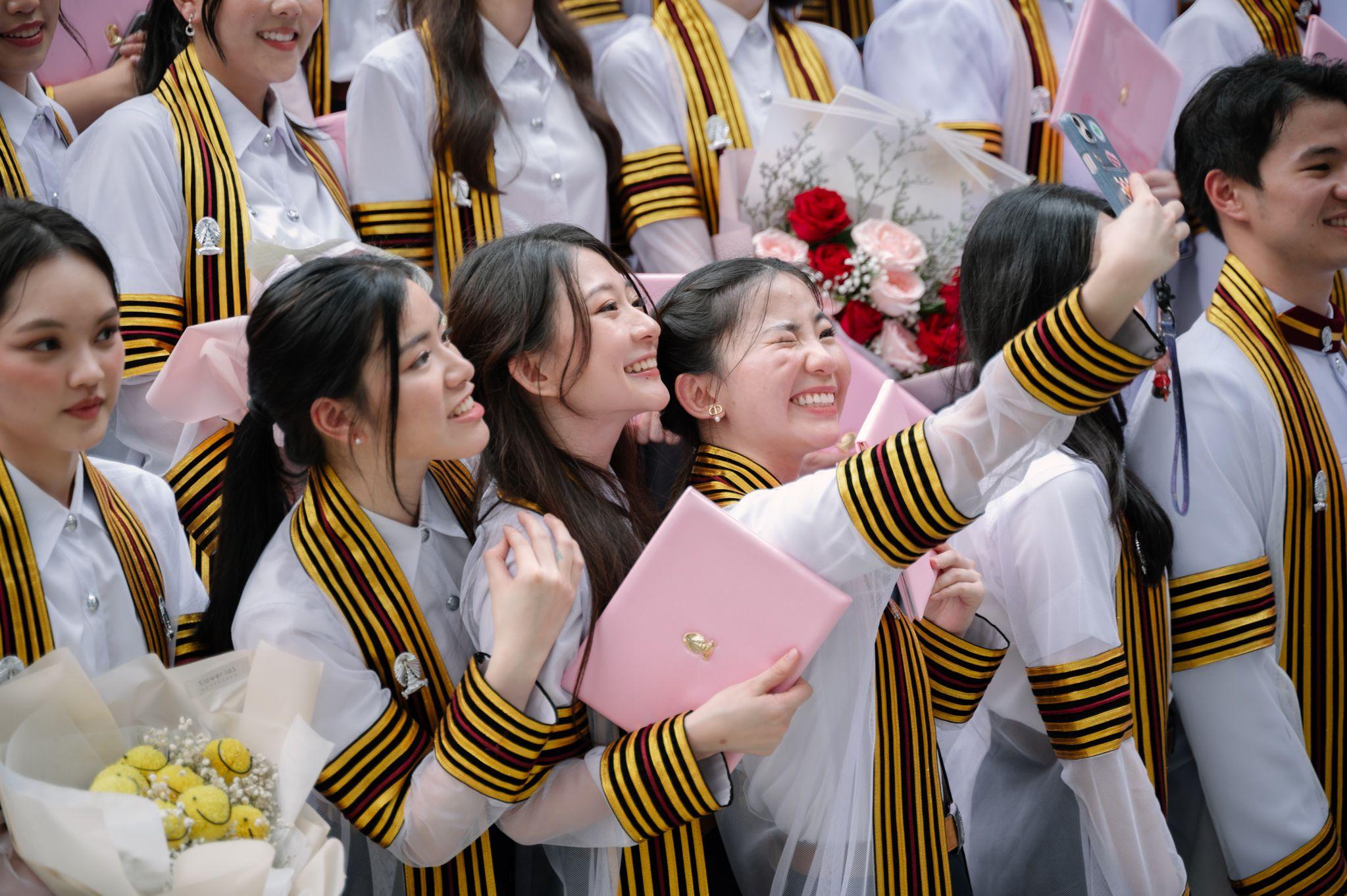 ผลงานรับปริญญา จุฬาลงกรณ์มหาวิทยาลัย โดย chatchawarnphoto ภาพที่ 19