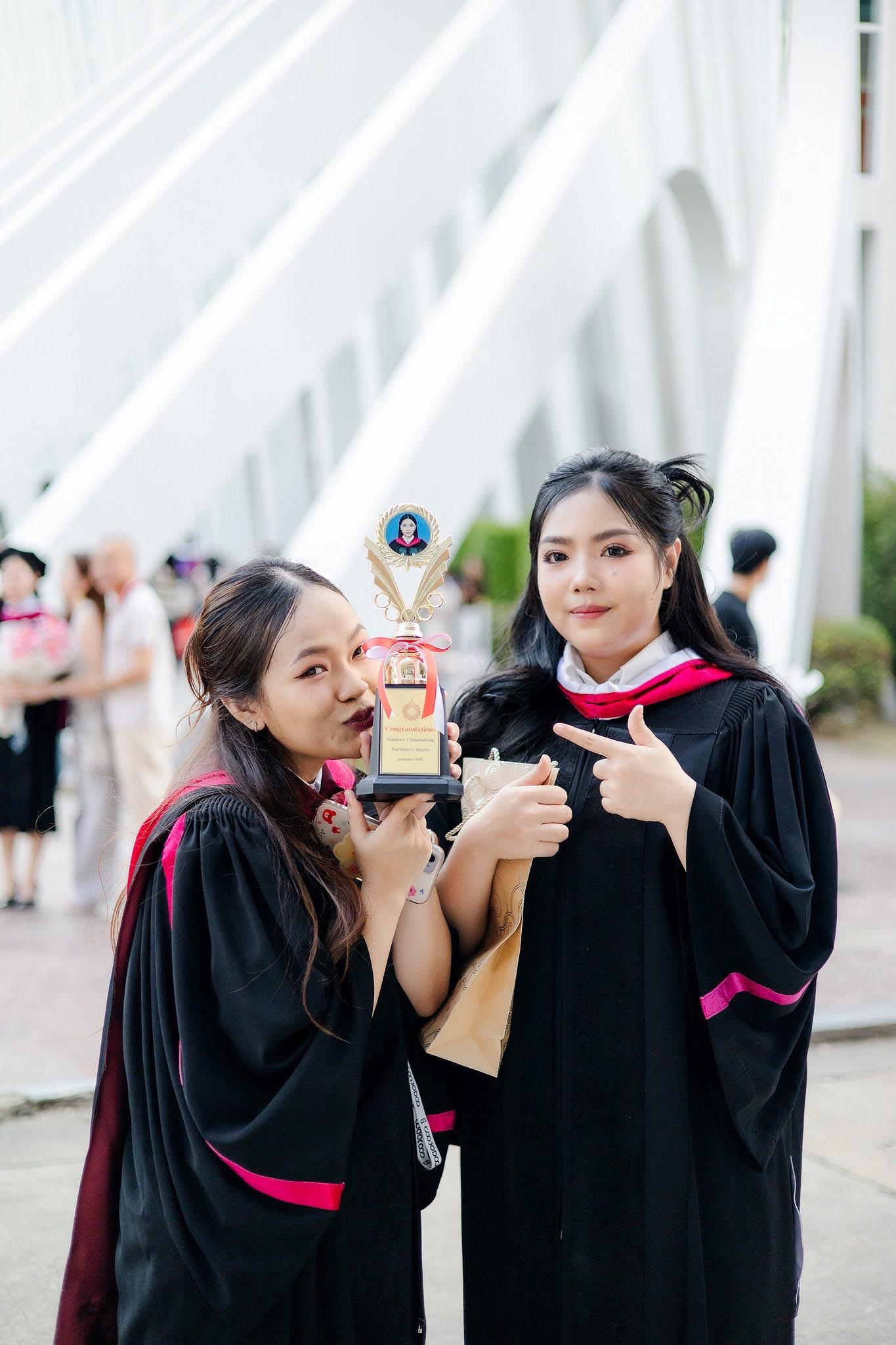 ผลงานรับปริญญา มหาวิทยาลัยรังสิต โดย Bam Chayada ภาพที่ 17