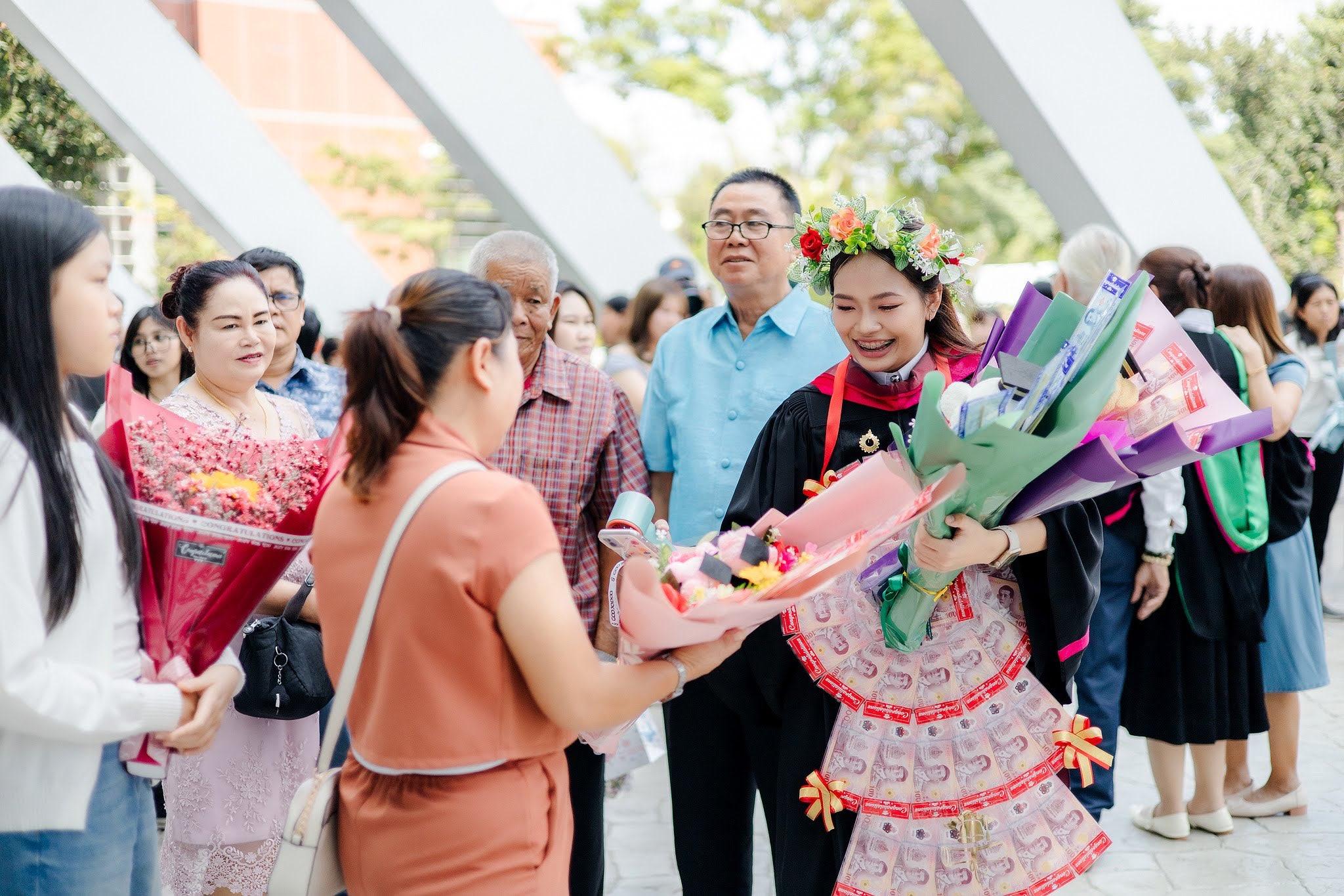 ผลงานรับปริญญา มหาวิทยาลัยรังสิต โดย Bam Chayada ภาพที่ 6