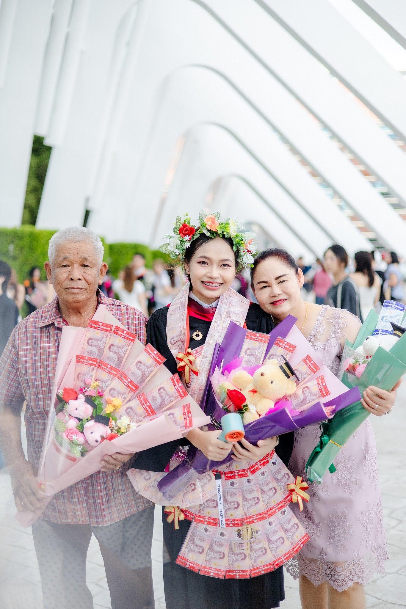 ผลงานรับปริญญา มหาวิทยาลัยรังสิต โดย Bam Chayada ภาพที่ 9