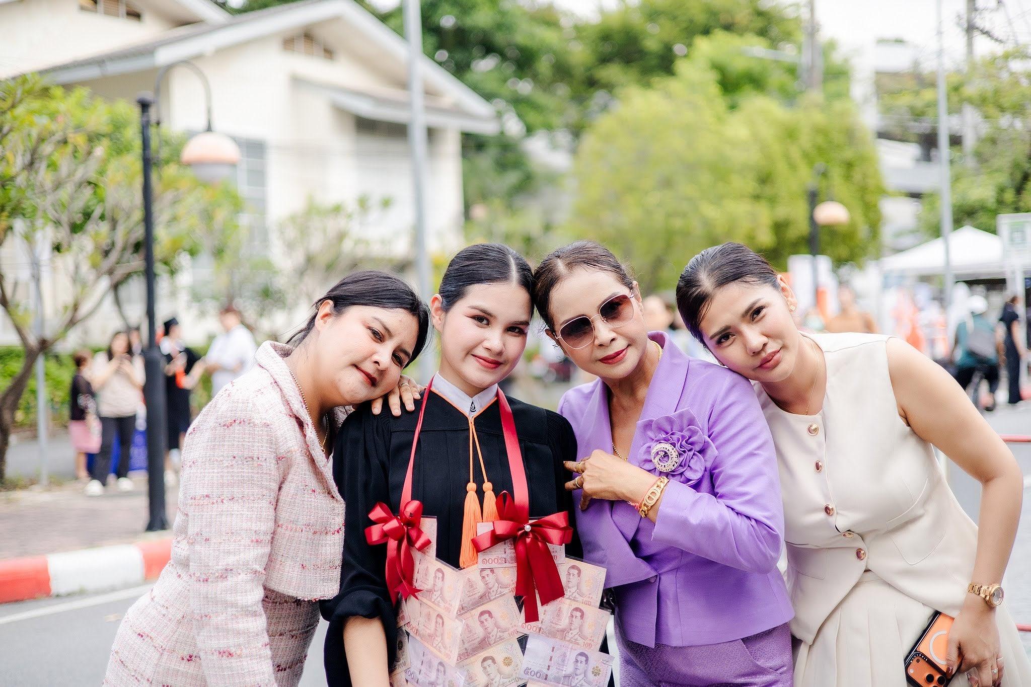 ผลงานรับปริญญา มหาวิทยาลัยเกษตรศาสตร์ โดย Bam Chayada ภาพที่ 14